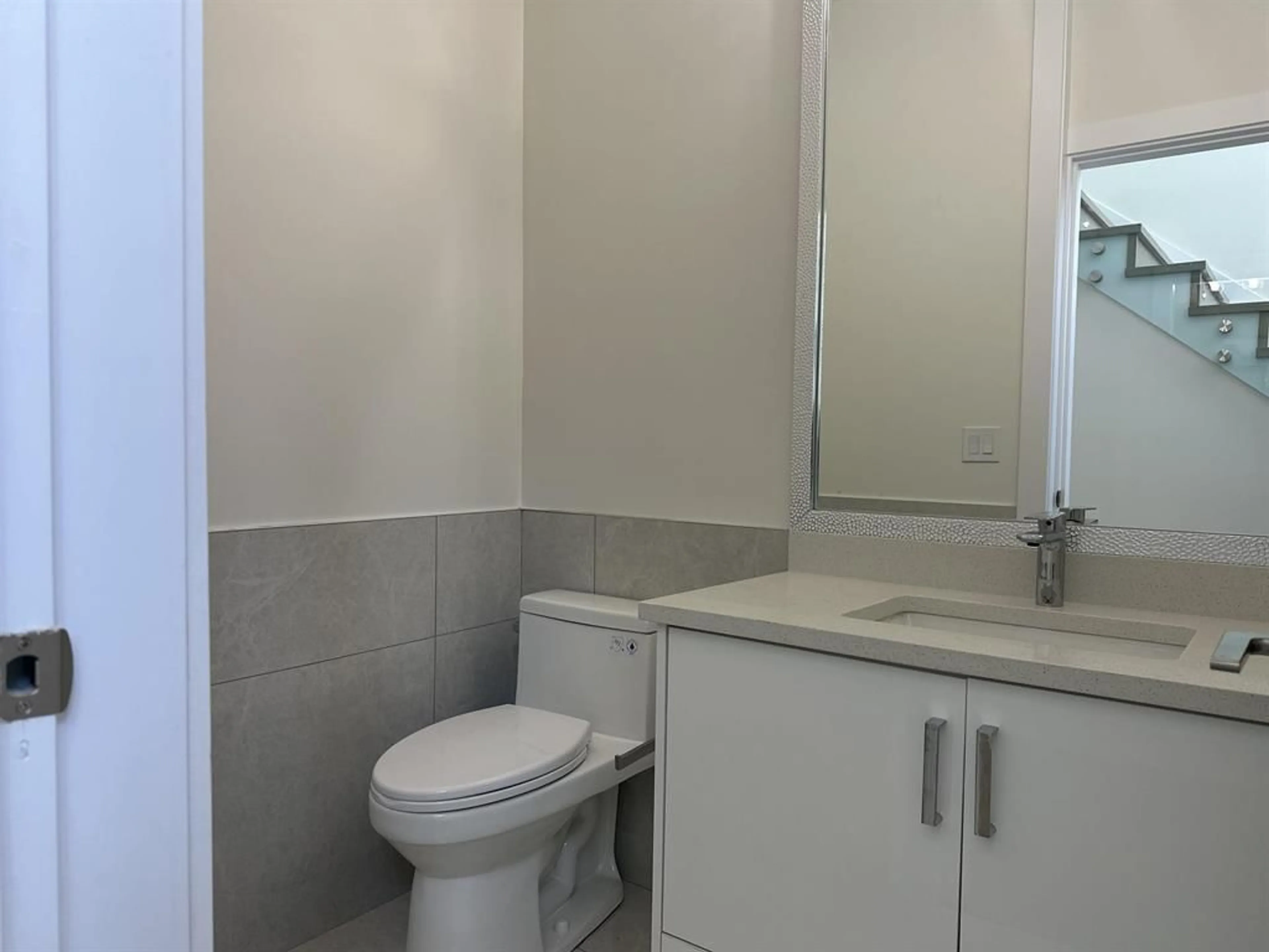 Standard bathroom, unknown for 36716 DIANNE BROOK, Abbotsford British Columbia V3G0H4