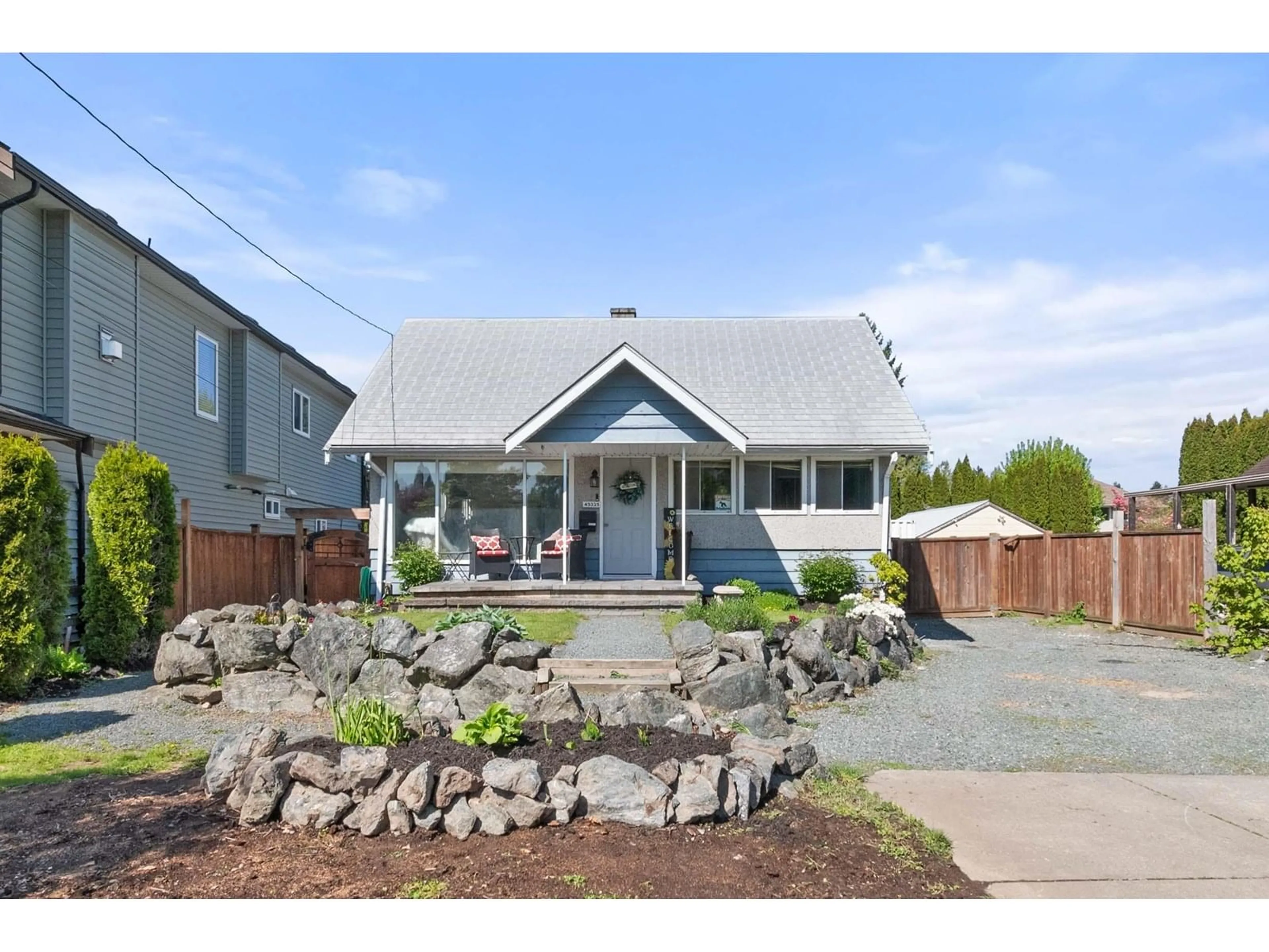 Home with vinyl exterior material, street for 45325 CRESCENT DRIVE, Chilliwack British Columbia V2P1G5