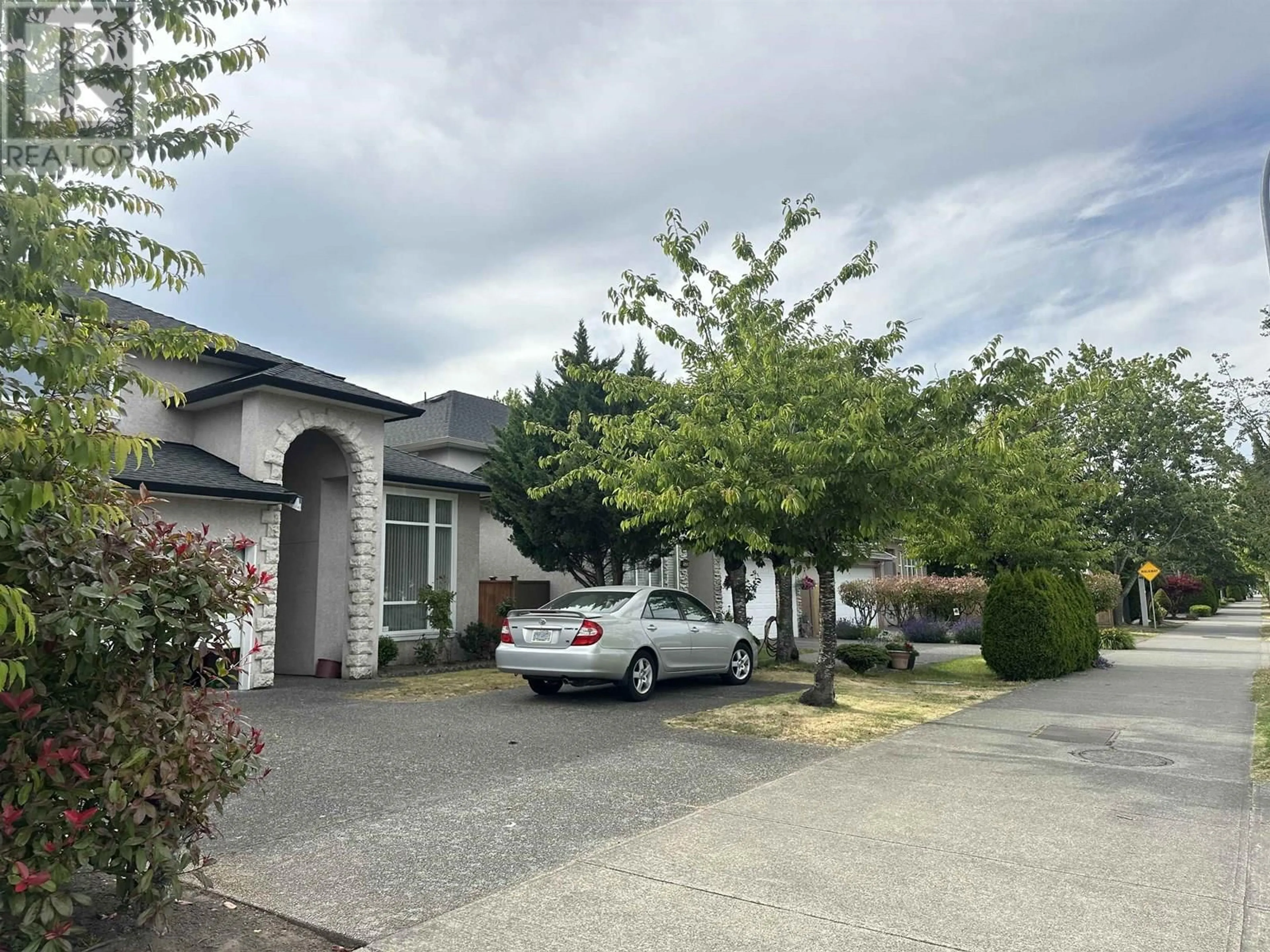 A pic from outside/outdoor area/front of a property/back of a property/a pic from drone, street for 11751 RAILWAY AVENUE, Richmond British Columbia V7E6P1