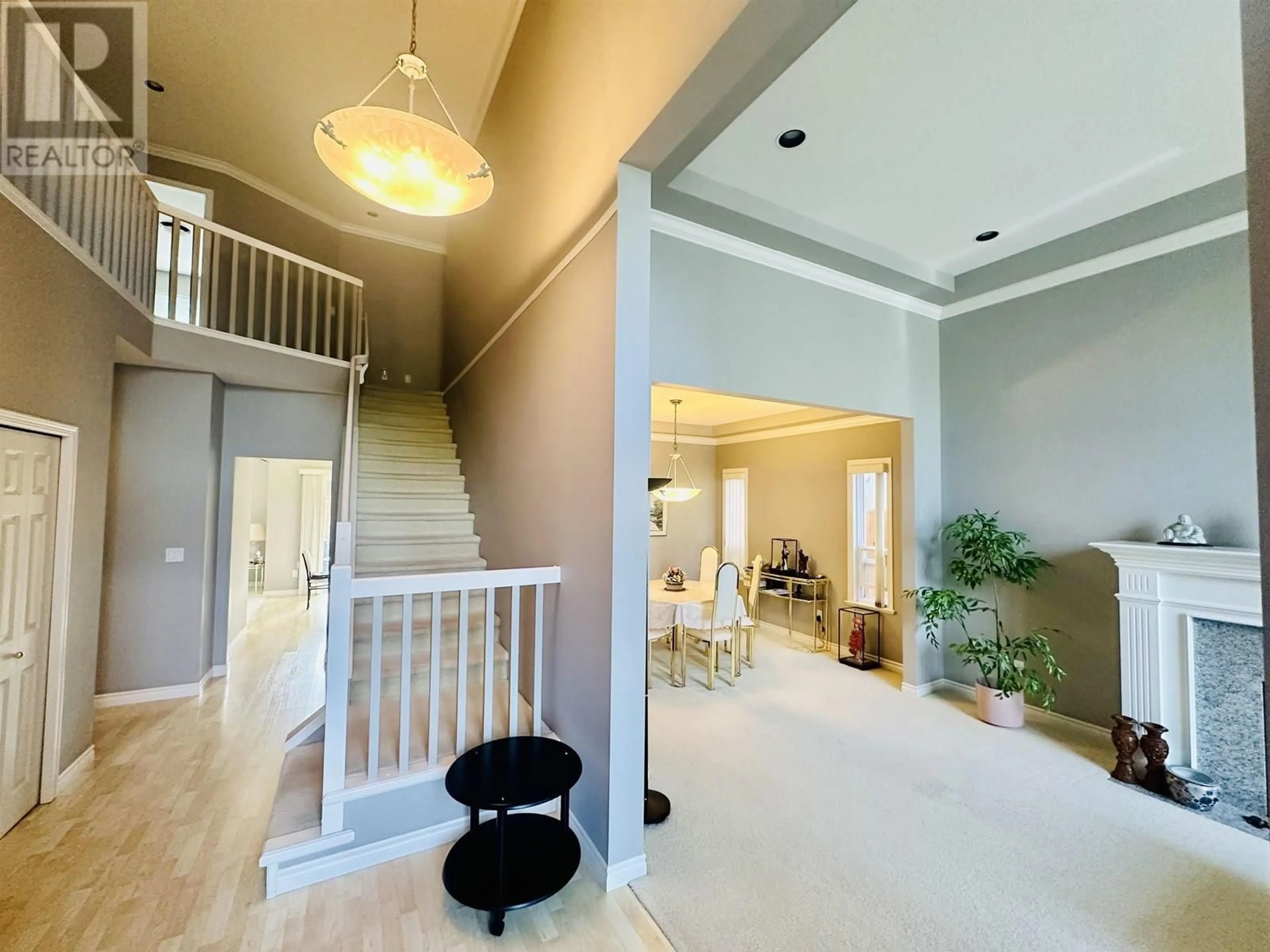 Indoor foyer for 11751 RAILWAY AVENUE, Richmond British Columbia V7E6P1