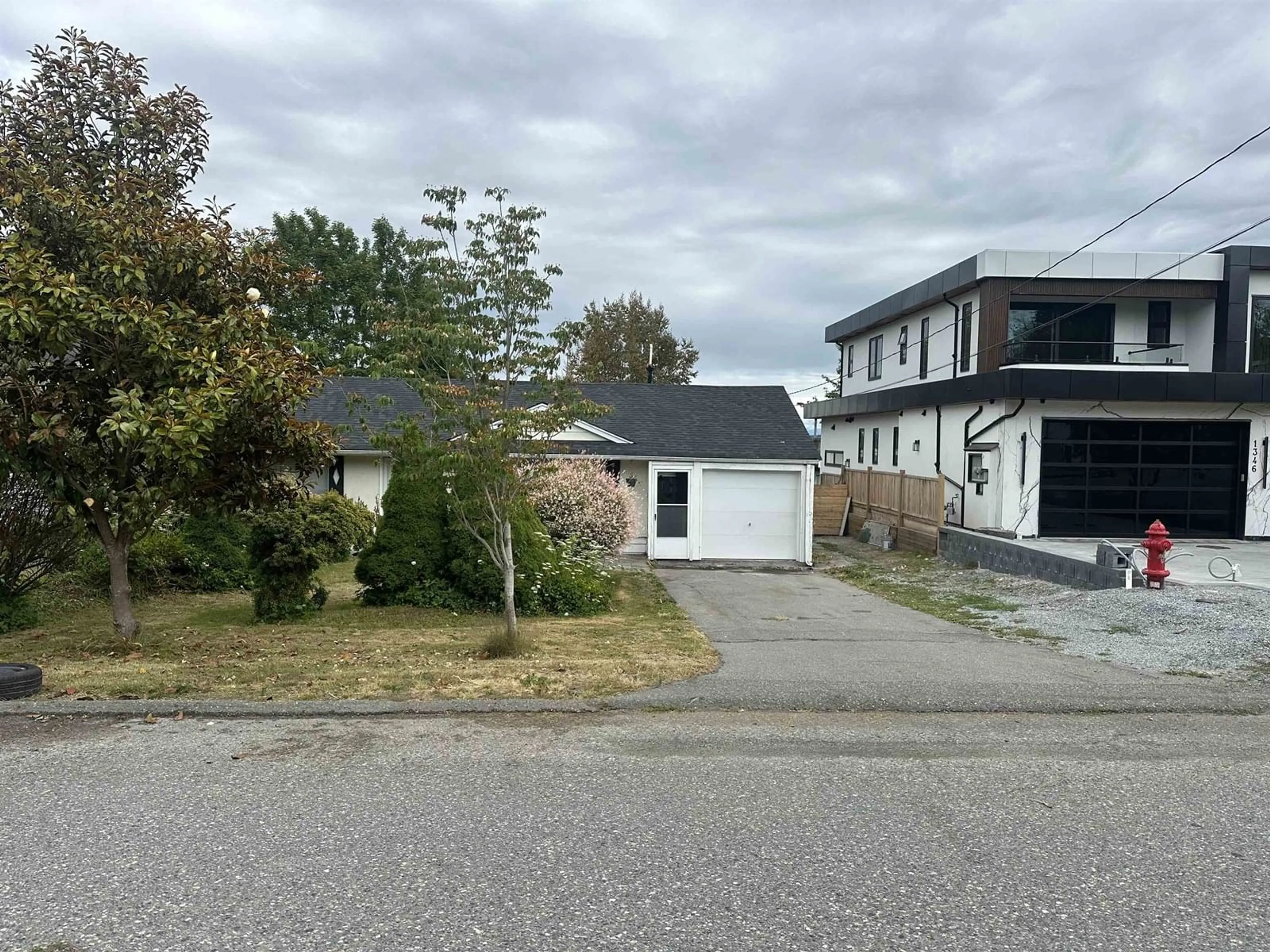 A pic from outside/outdoor area/front of a property/back of a property/a pic from drone, street for 1356 LEE, White Rock British Columbia V4B4P8