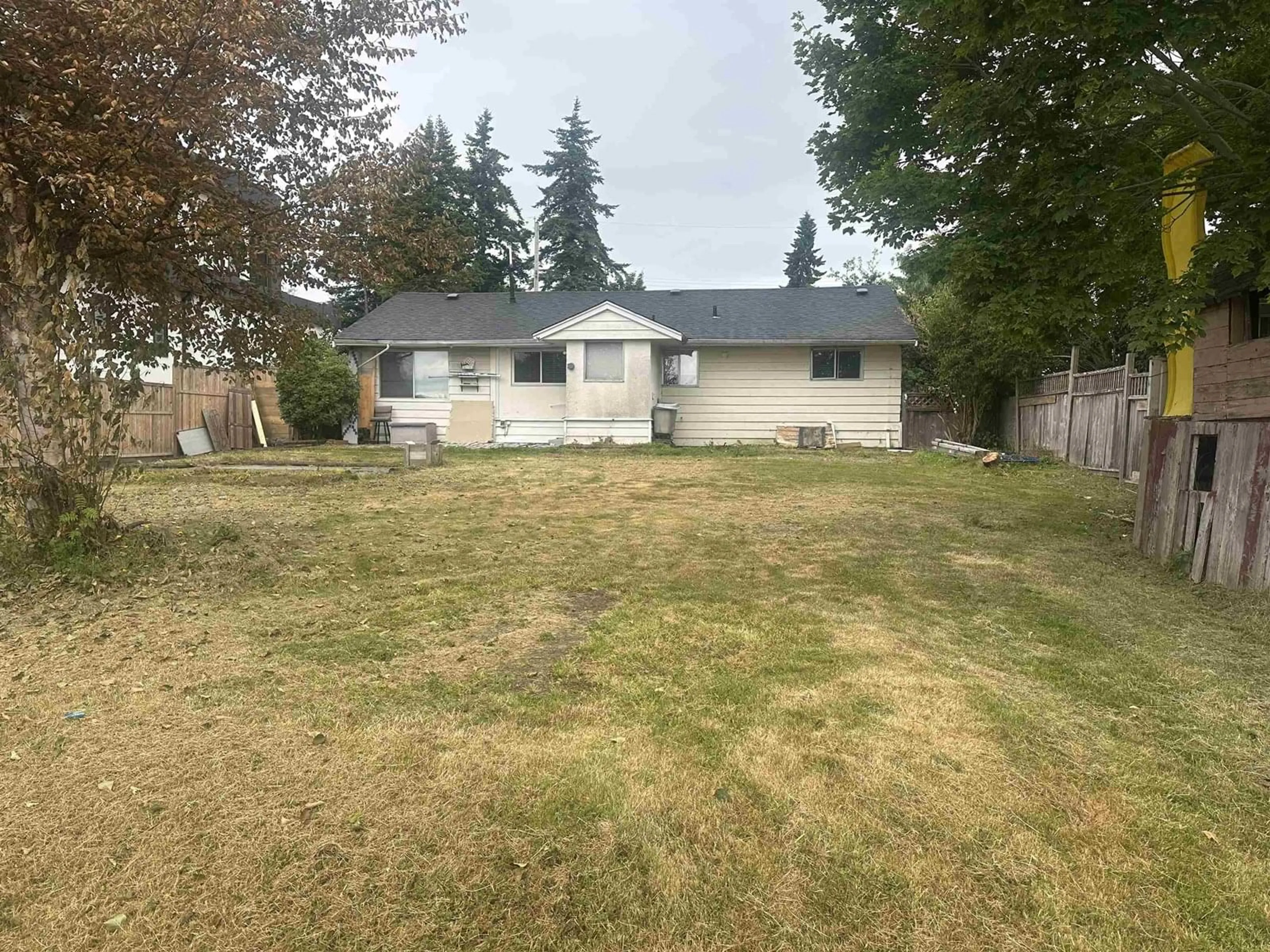 A pic from outside/outdoor area/front of a property/back of a property/a pic from drone, street for 1356 LEE, White Rock British Columbia V4B4P8