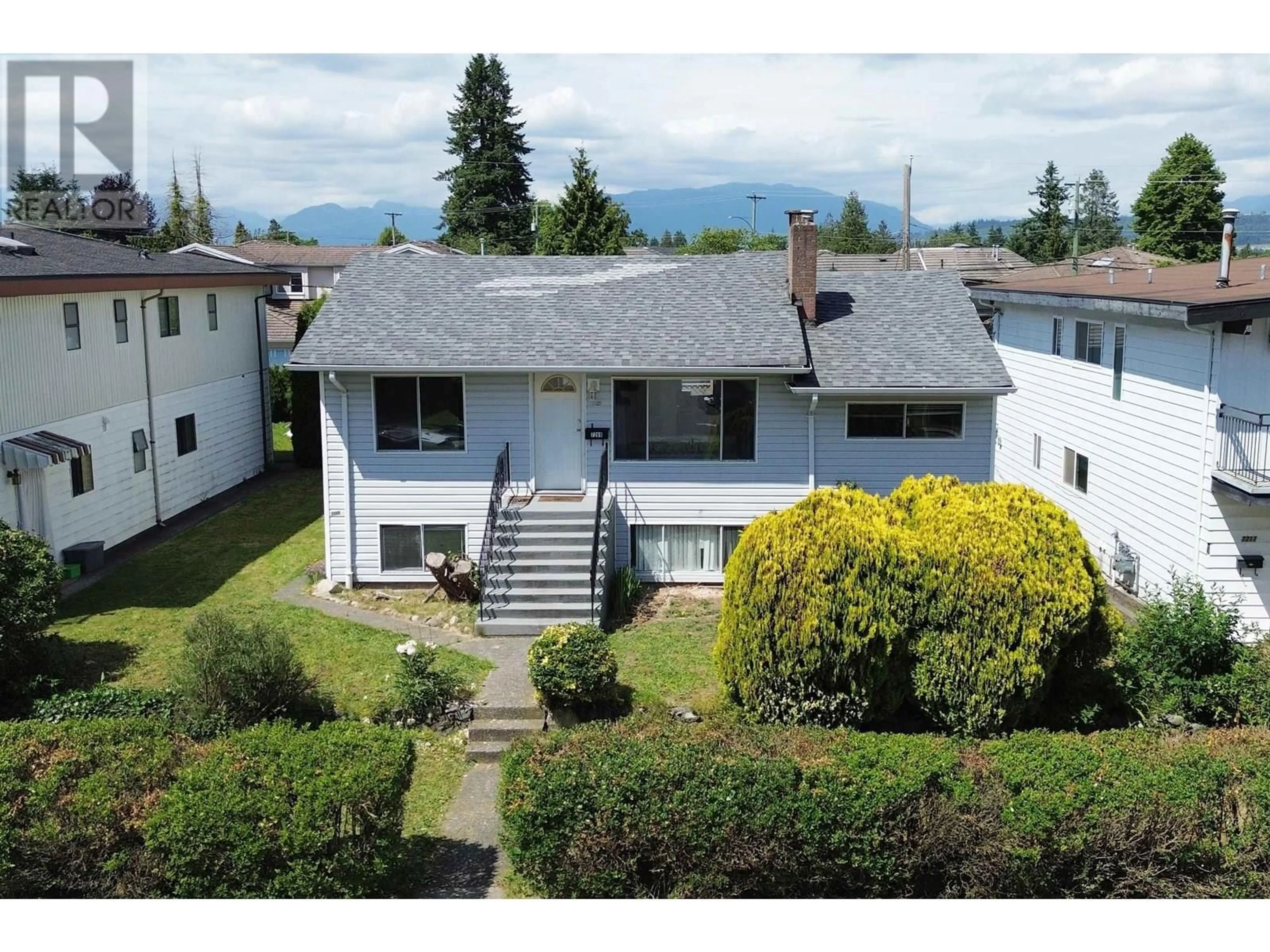A pic from outside/outdoor area/front of a property/back of a property/a pic from drone, mountain view for 7209 ELWELL STREET, Burnaby British Columbia V5E1K7