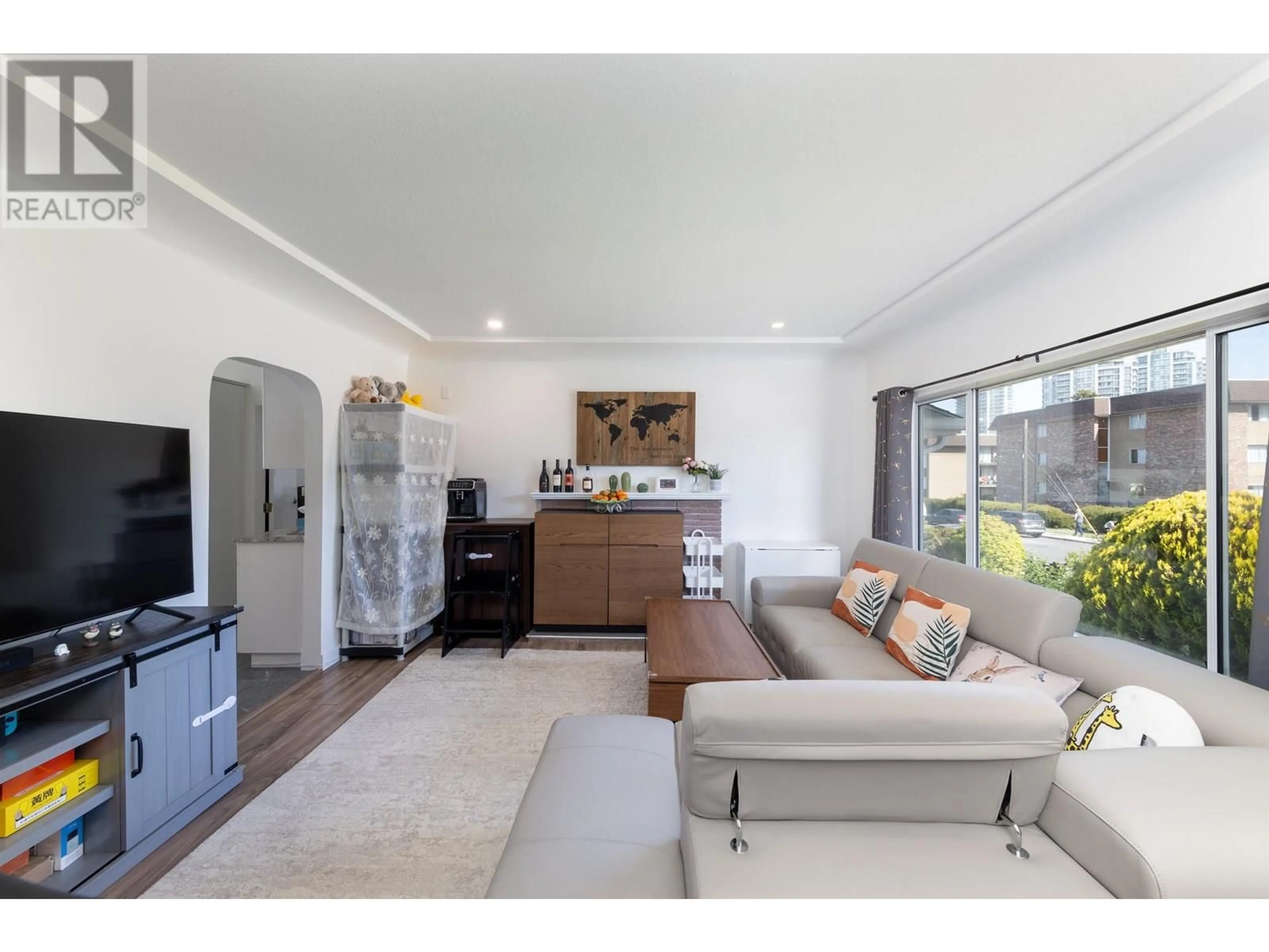 Living room with furniture, unknown for 7209 ELWELL STREET, Burnaby British Columbia V5E1K7
