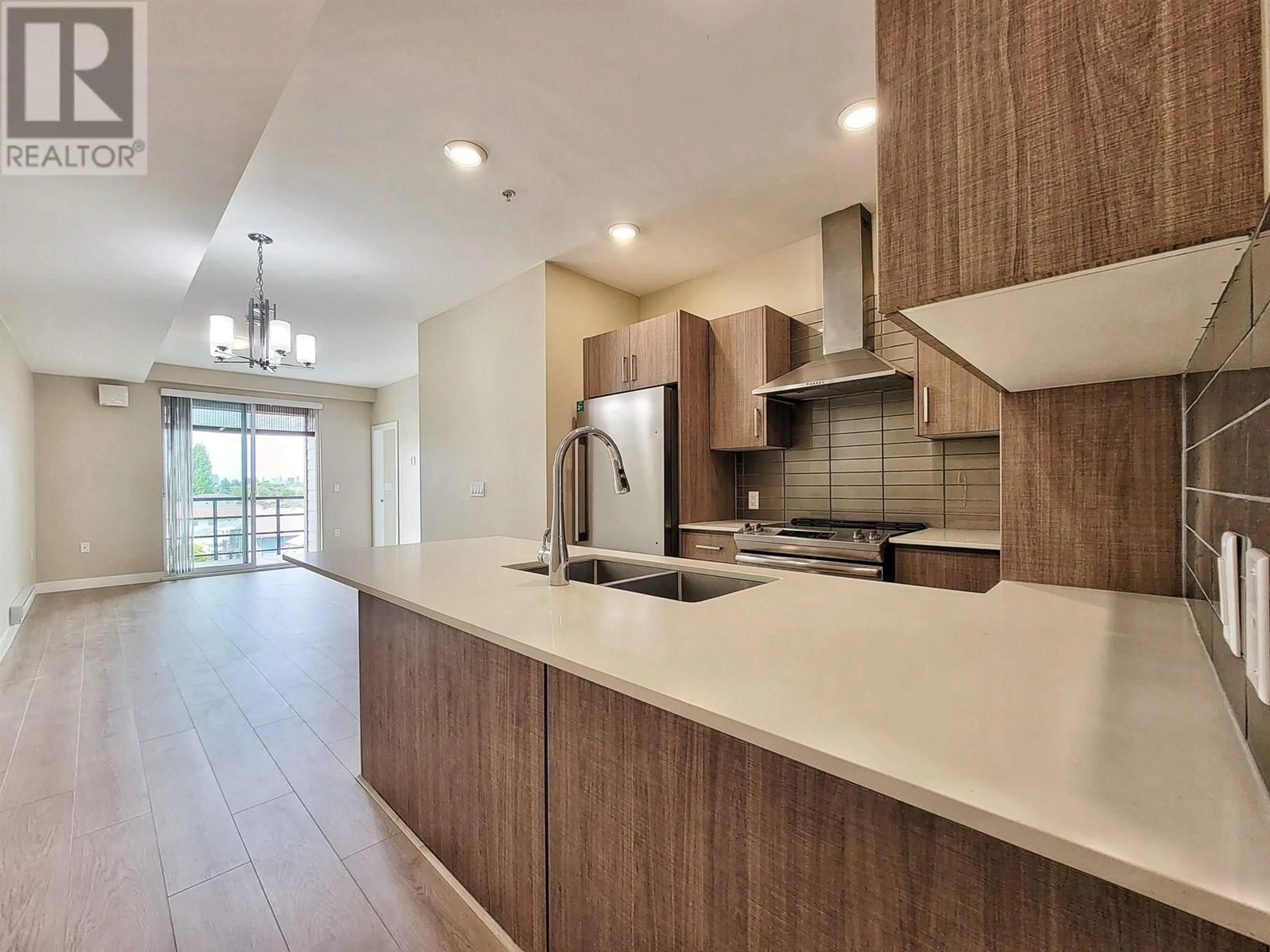 Open concept kitchen, unknown for 308 - 2889 1ST AVENUE, Vancouver British Columbia V5M0G2