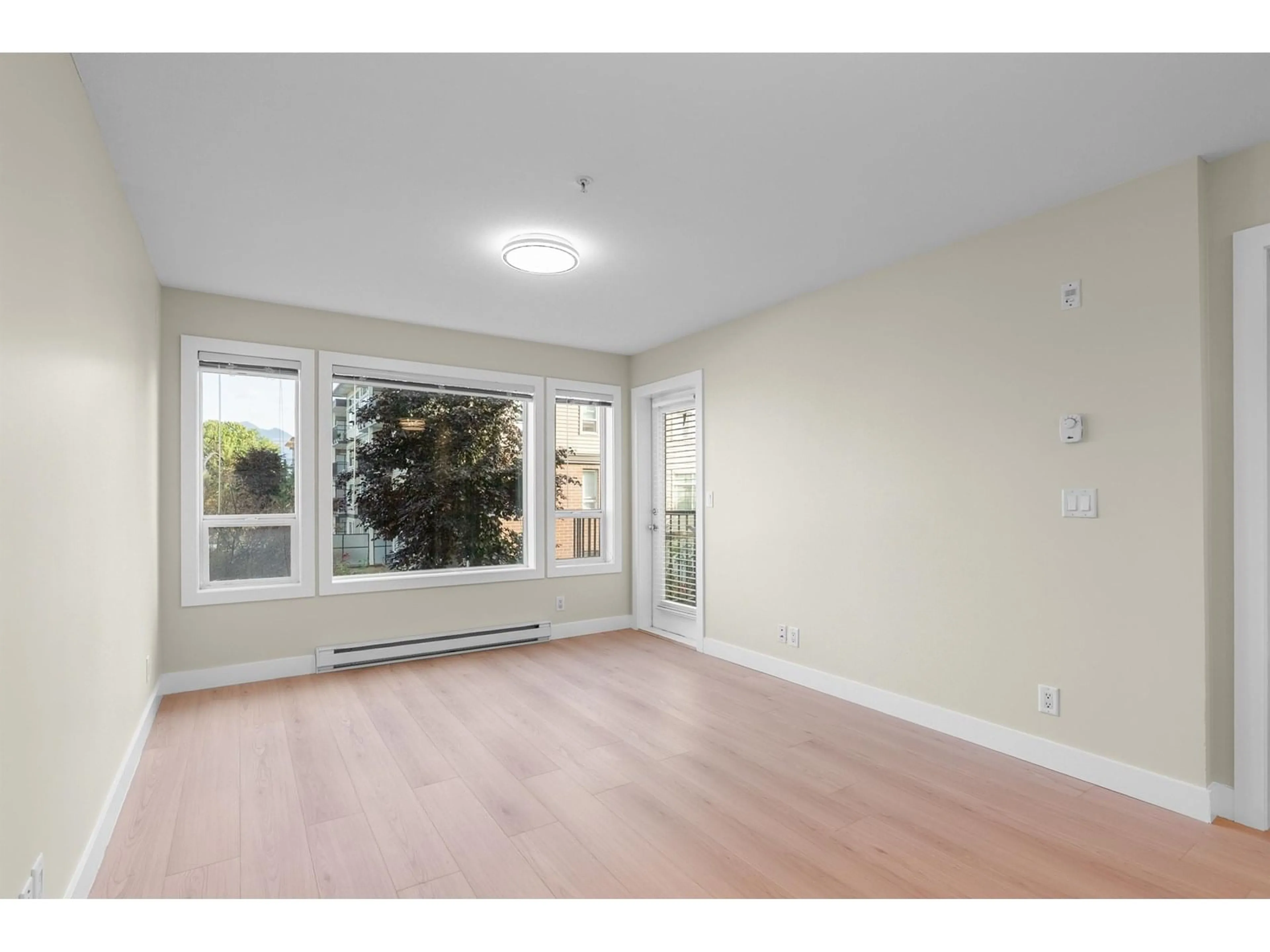 A pic of a room for 202 - 46150 BOLE AVENUE, Chilliwack British Columbia V2P0B7