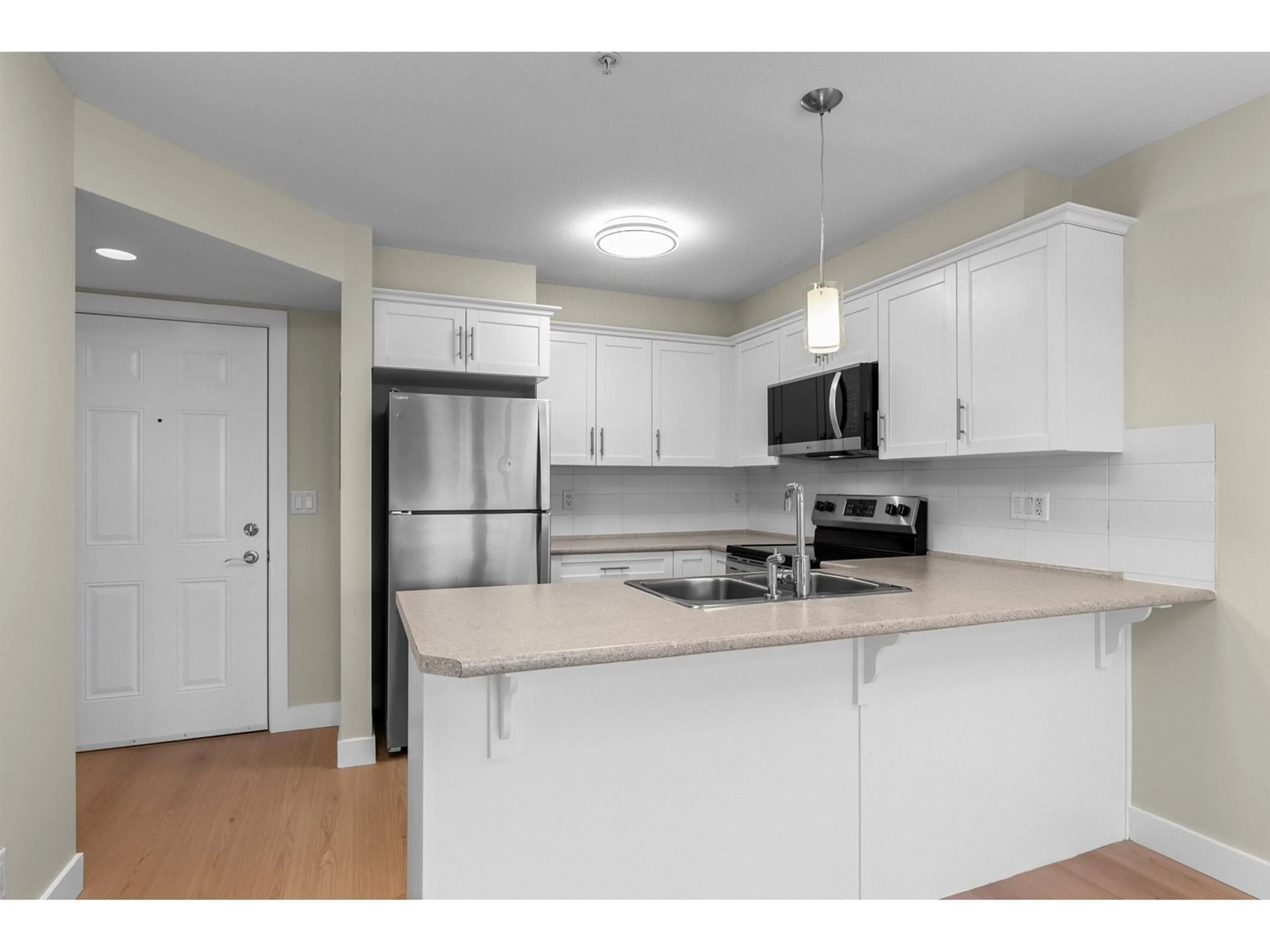 Standard kitchen, unknown for 202 - 46150 BOLE AVENUE, Chilliwack British Columbia V2P0B7