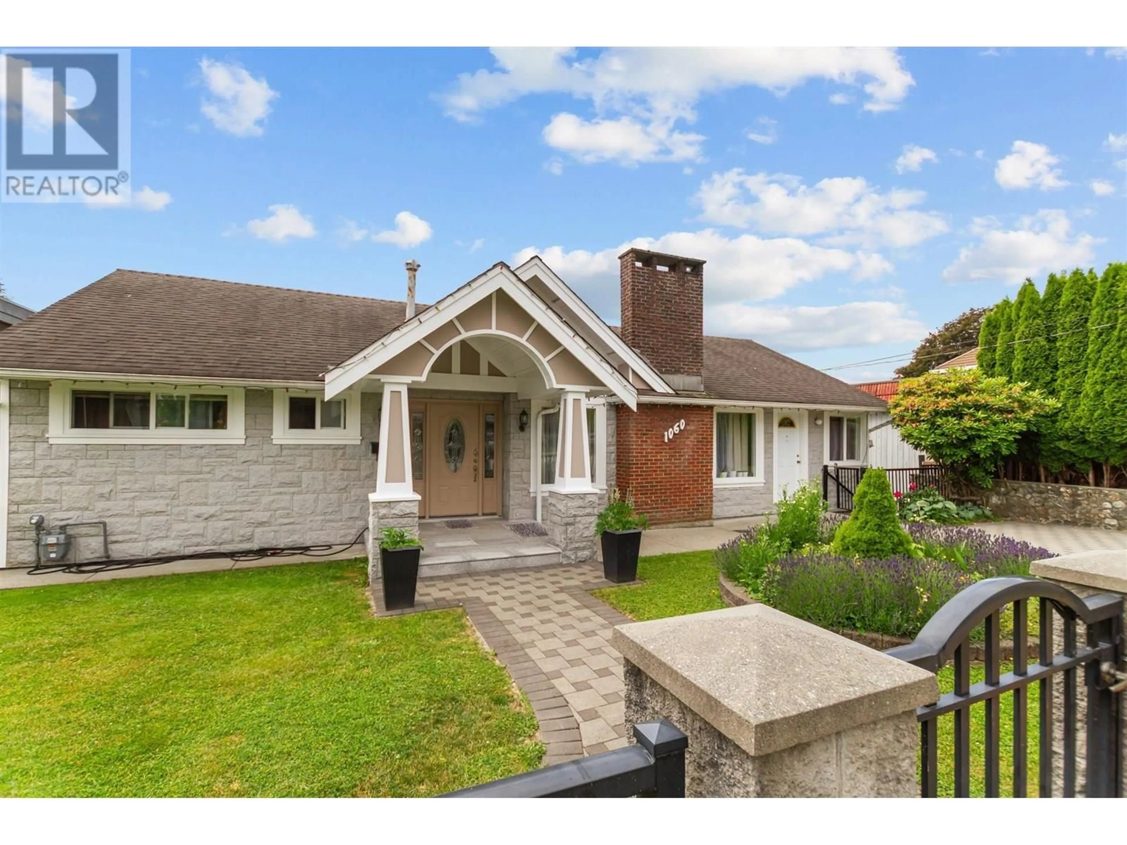 A pic from outside/outdoor area/front of a property/back of a property/a pic from drone, street for 1060 ROCHESTER AVENUE, Coquitlam British Columbia V3K2W9