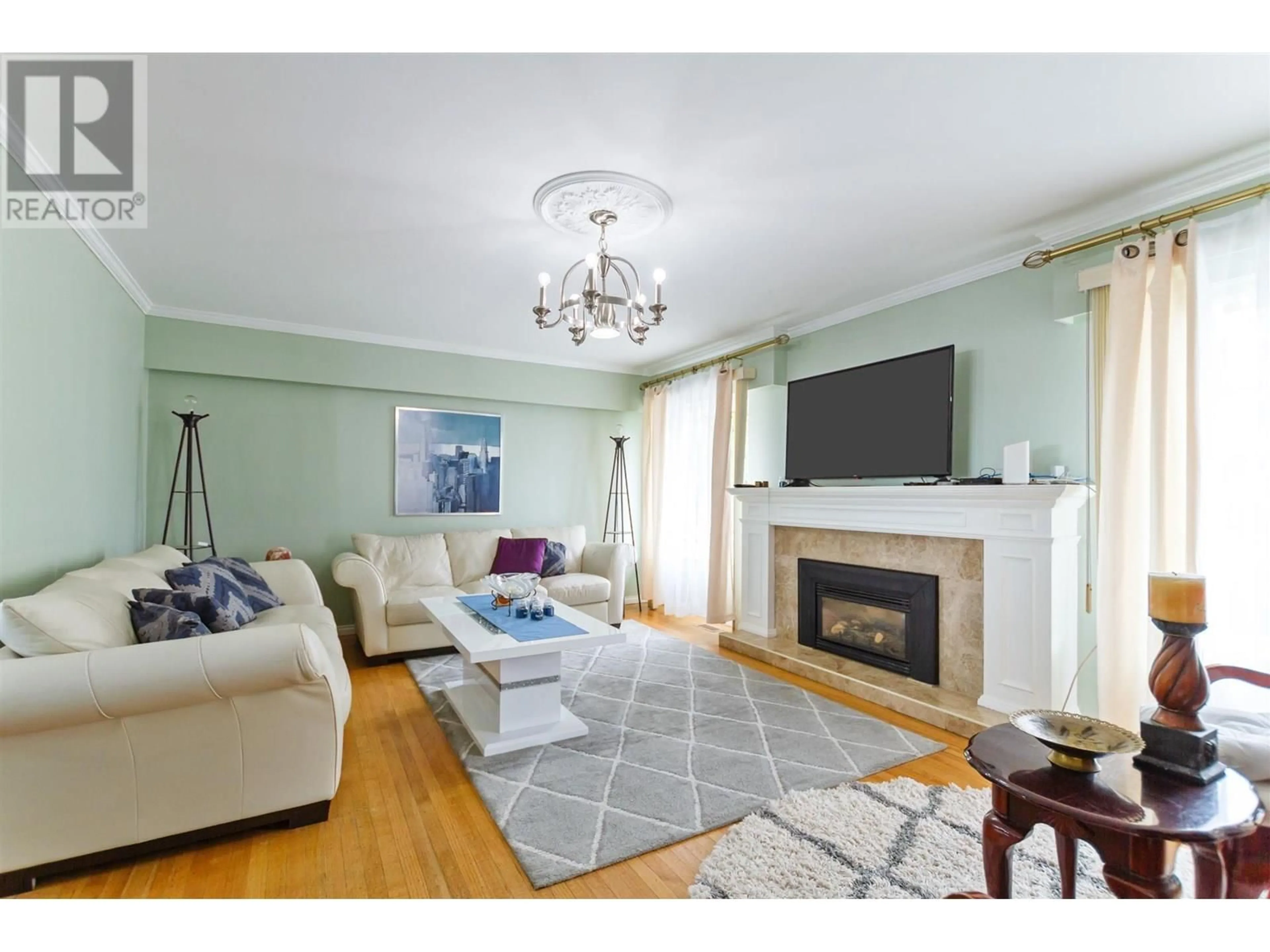 Living room with furniture, wood/laminate floor for 1060 ROCHESTER AVENUE, Coquitlam British Columbia V3K2W9