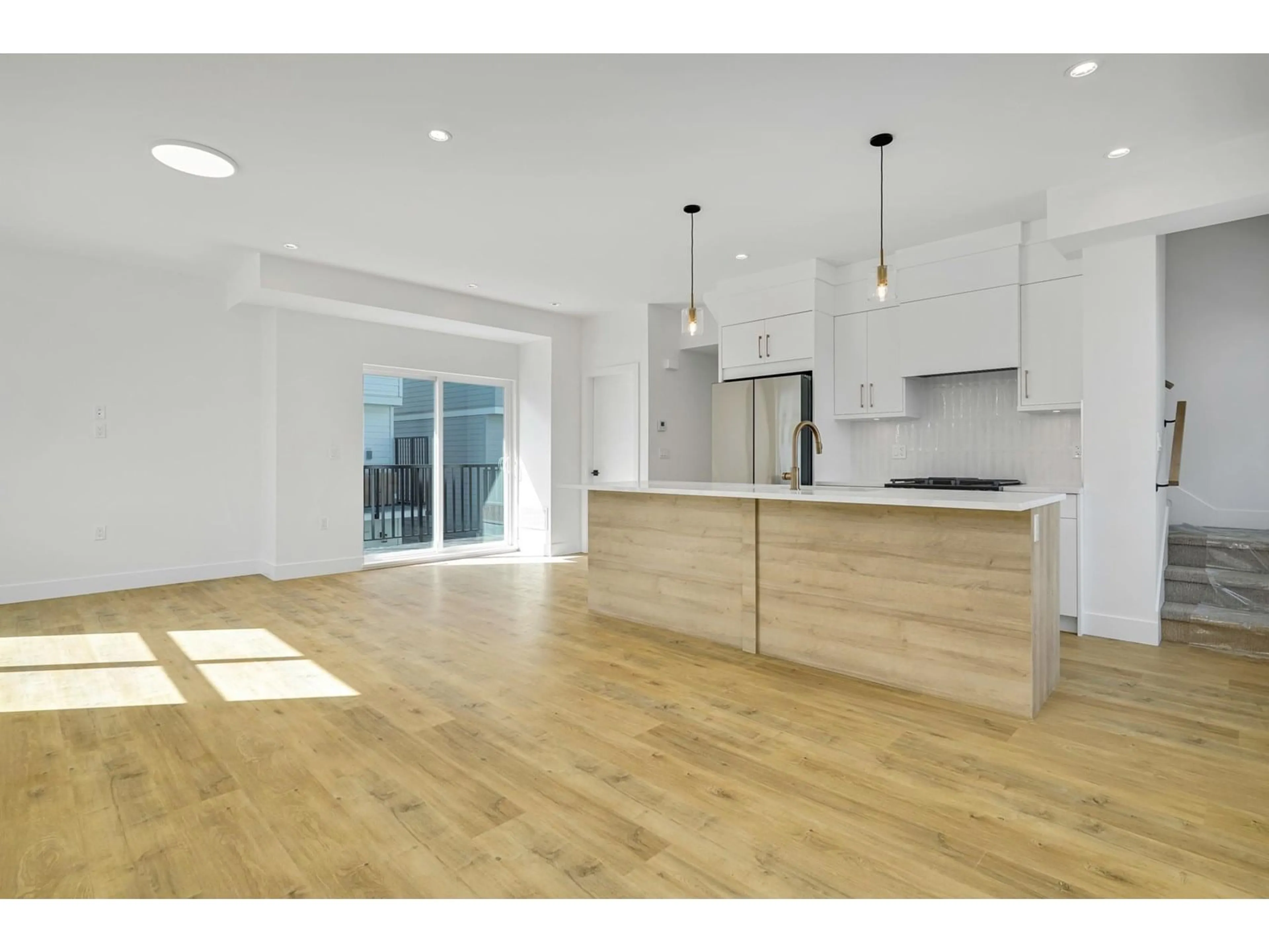 Open concept kitchen, wood/laminate floor for 7 - 12770 105, Surrey British Columbia V3V0H2