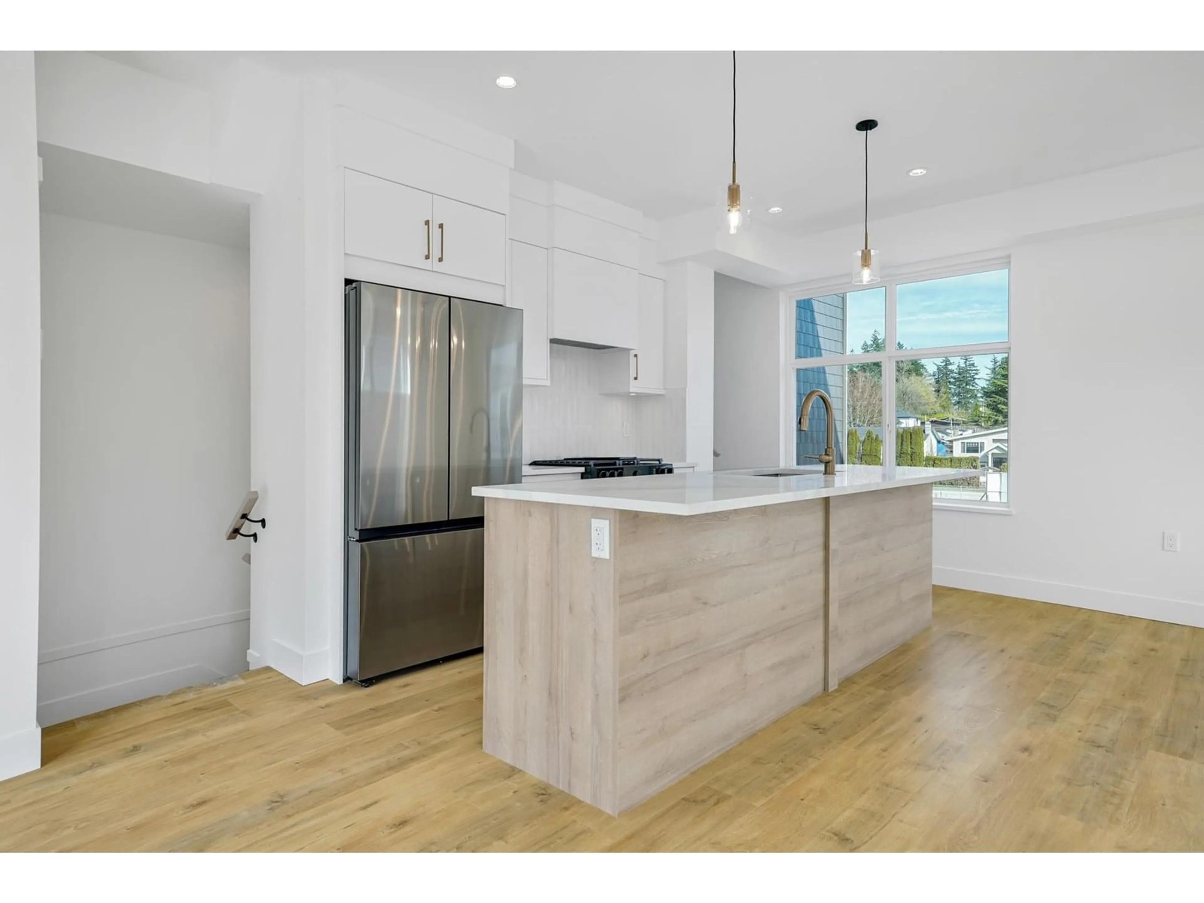 Open concept kitchen, wood/laminate floor for 7 - 12770 105, Surrey British Columbia V3V0H2