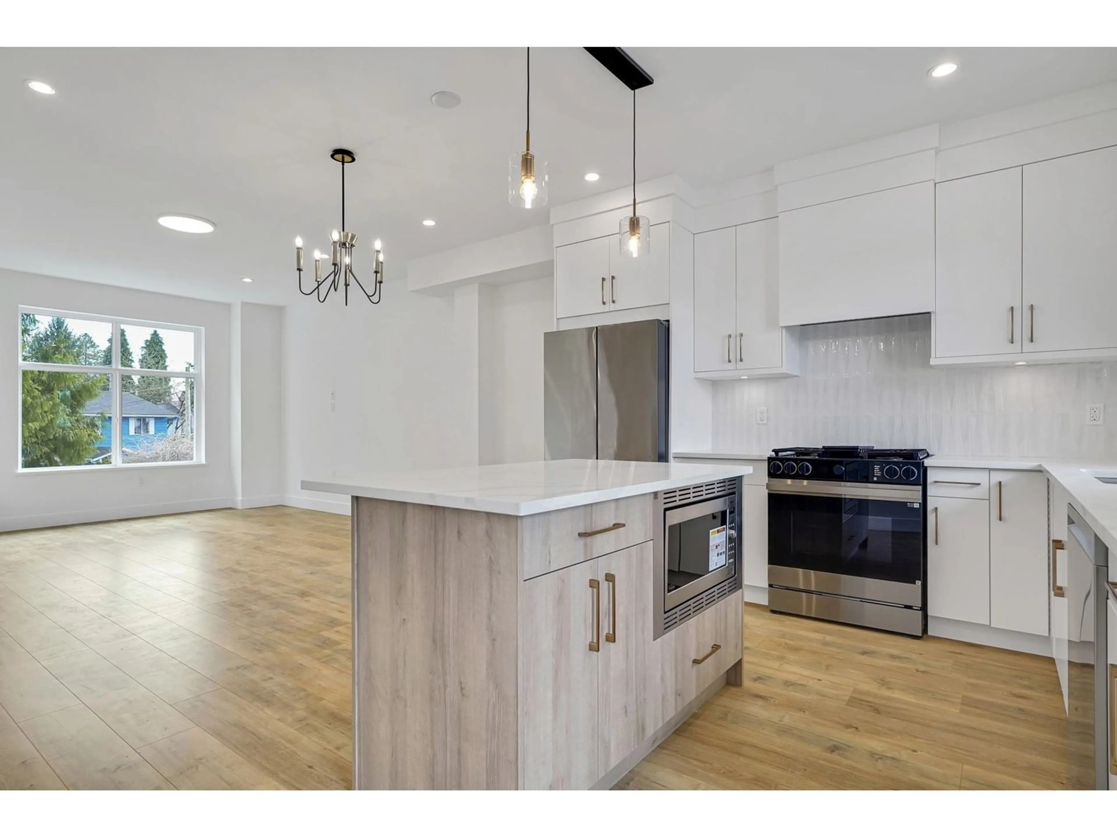 Open concept kitchen, wood/laminate floor for 24 - 12770 105, Surrey British Columbia V3V0H2