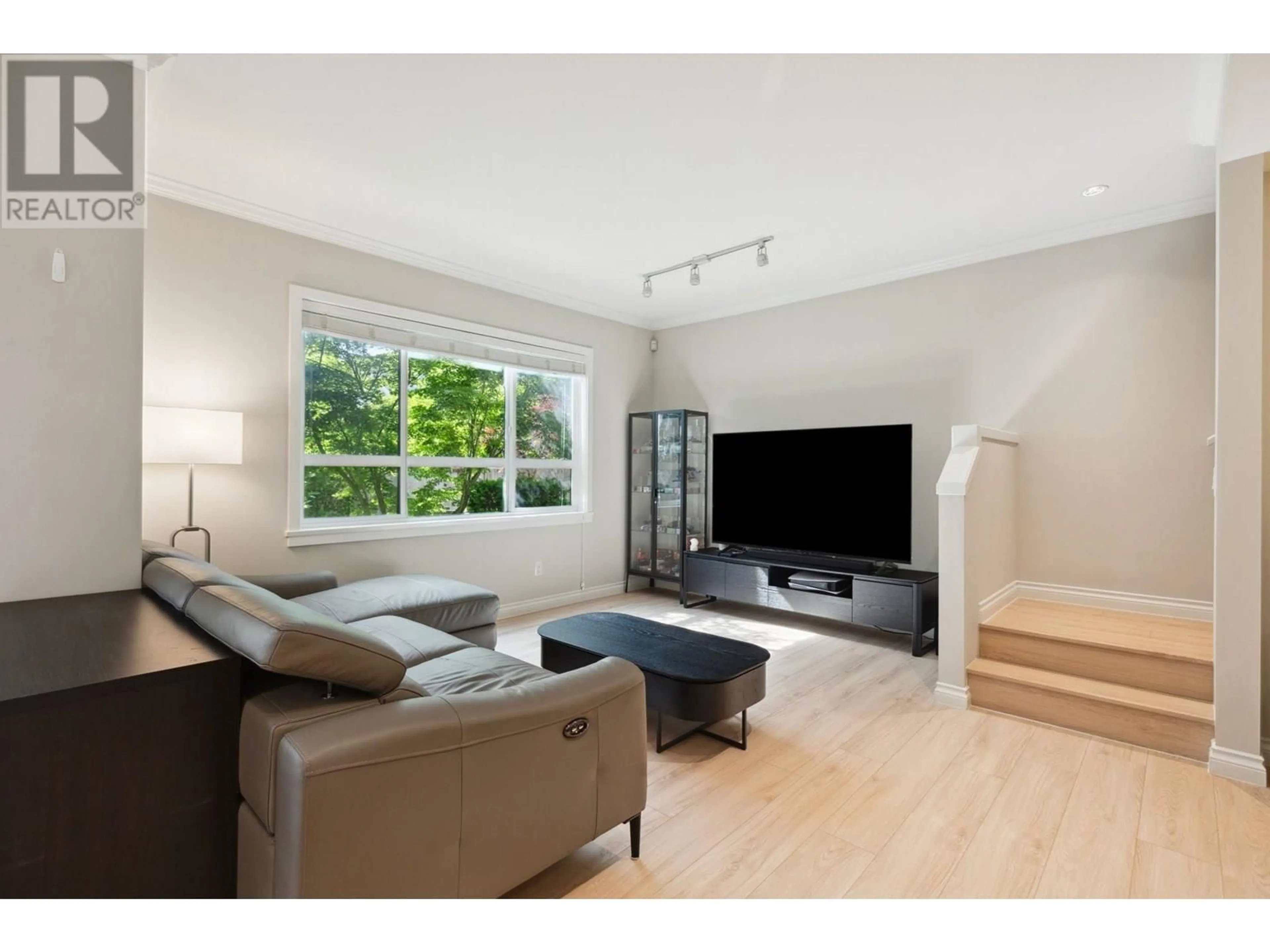 Living room with furniture, wood/laminate floor for 9 - 10611 GILBERT ROAD, Richmond British Columbia V7E2H4