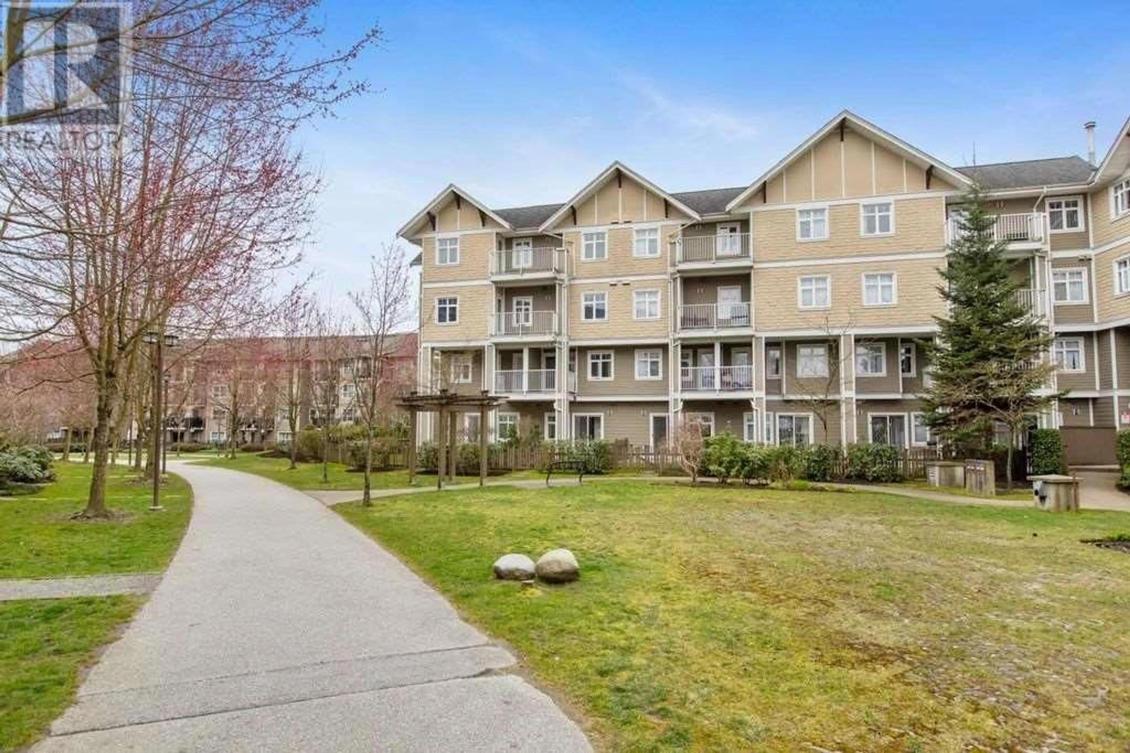 Unknown for 117 - 7388 MACPHERSON AVENUE, Burnaby British Columbia V5J0A1