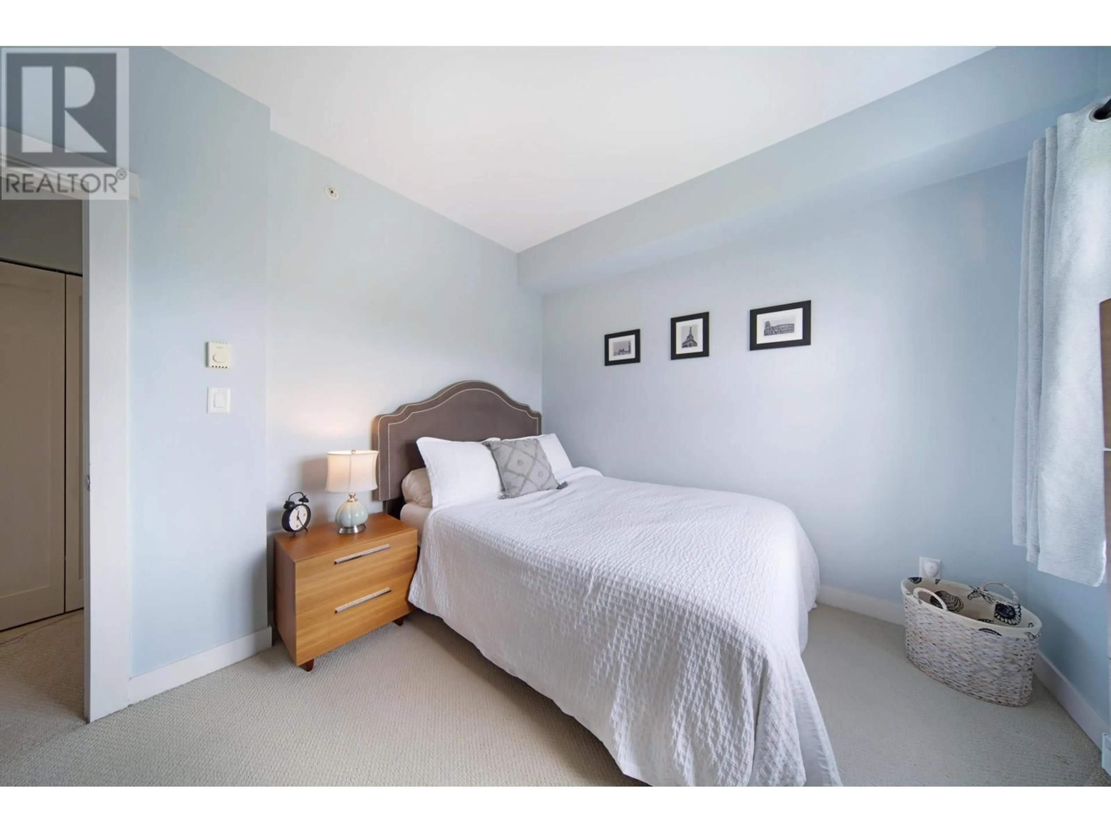 Bedroom with bed, unknown for 117 - 7388 MACPHERSON AVENUE, Burnaby British Columbia V5J0A1