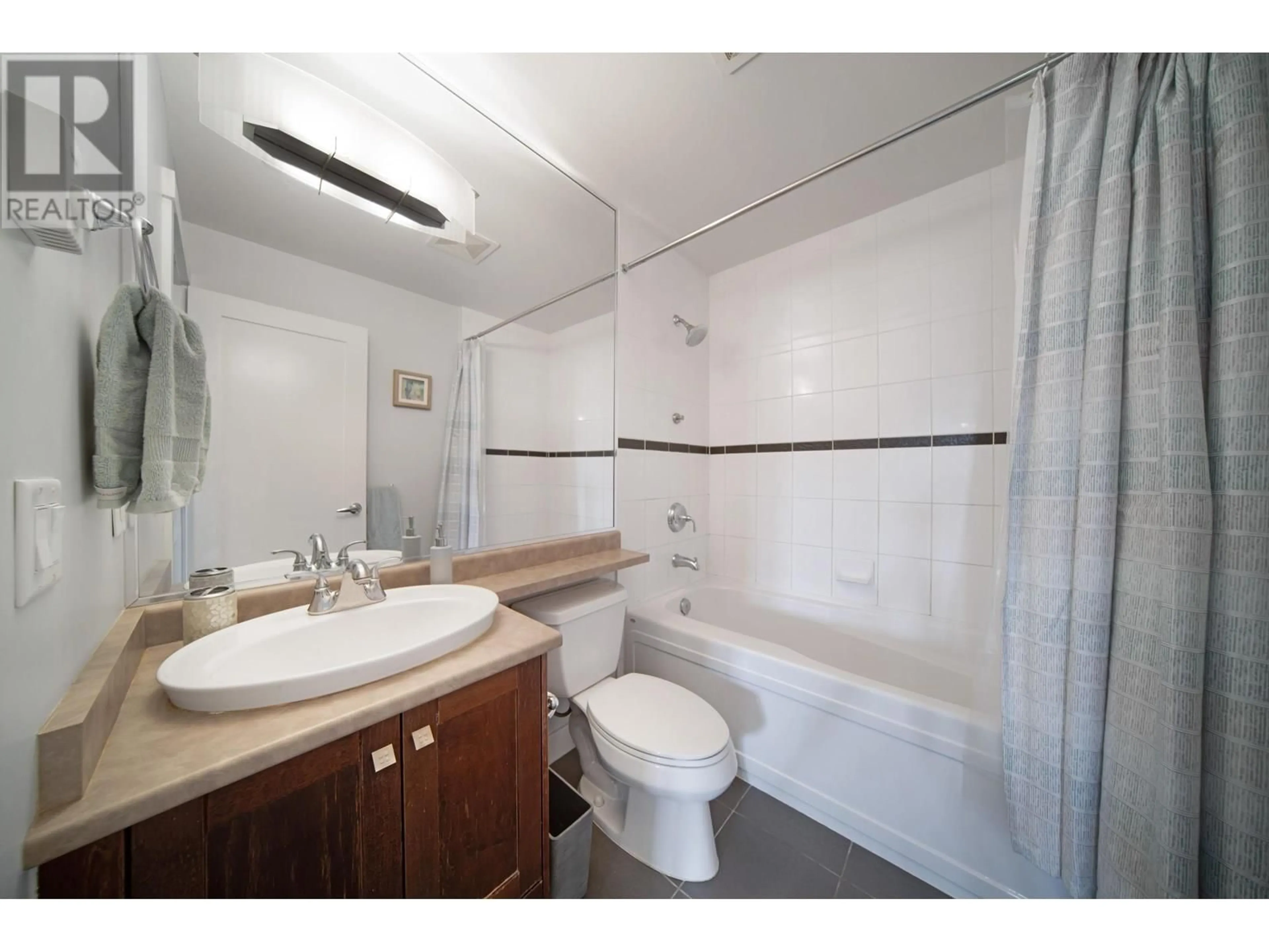 Standard bathroom, unknown for 117 - 7388 MACPHERSON AVENUE, Burnaby British Columbia V5J0A1