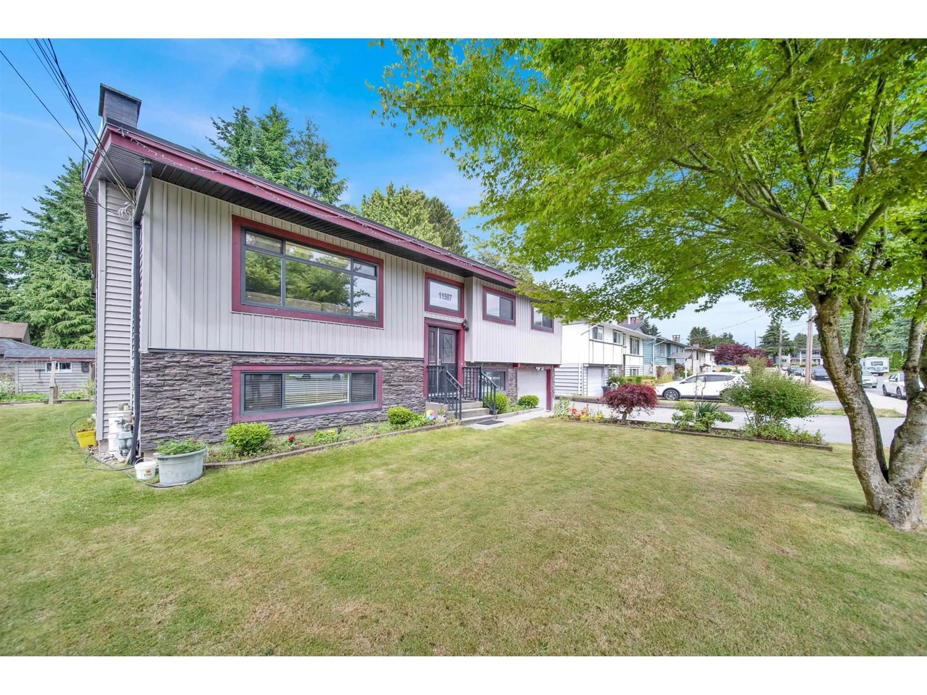 Home with vinyl exterior material, unknown for 11507 87A, Delta British Columbia V4C3A8