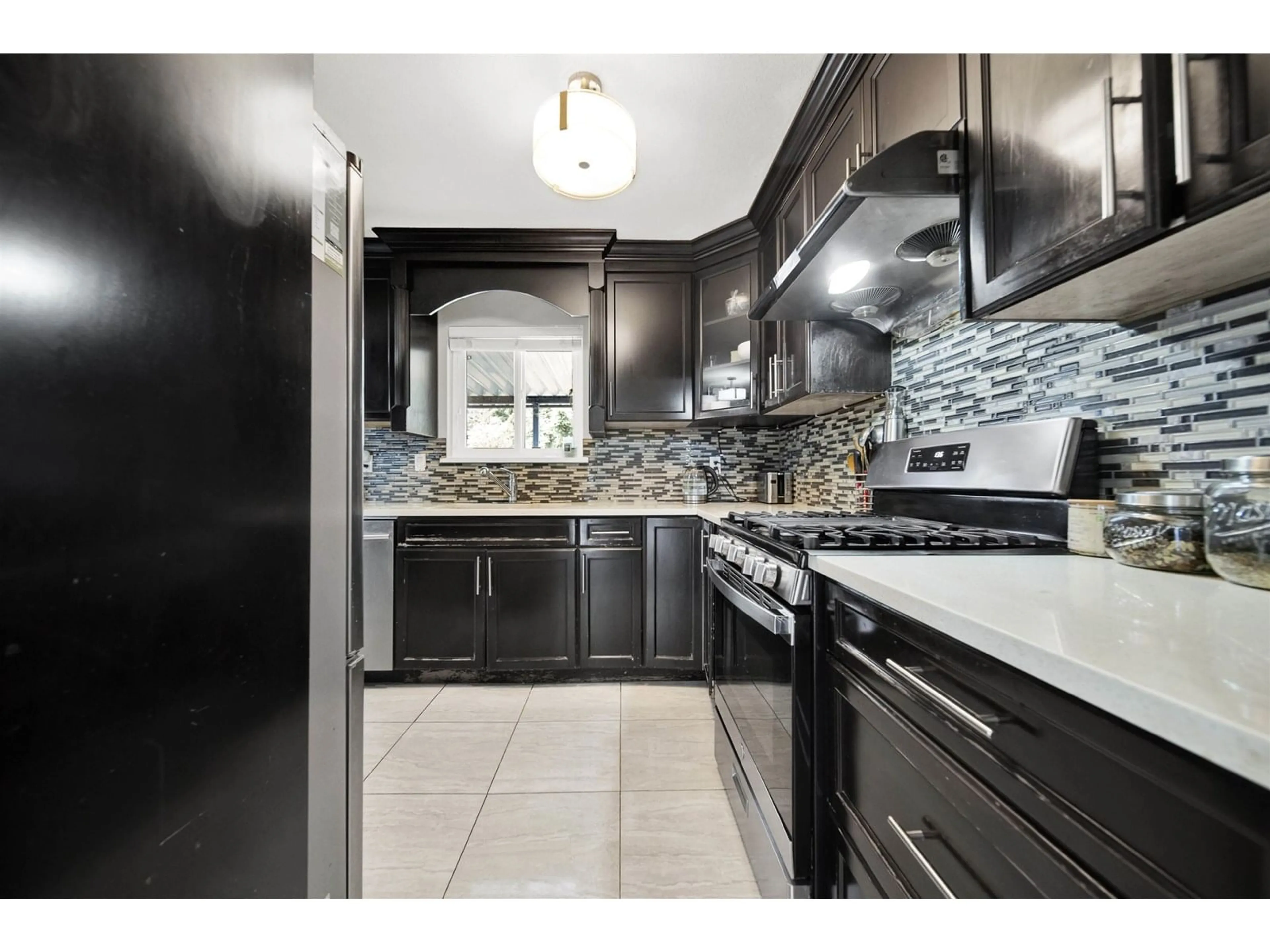 Contemporary kitchen, ceramic/tile floor for 11507 87A, Delta British Columbia V4C3A8