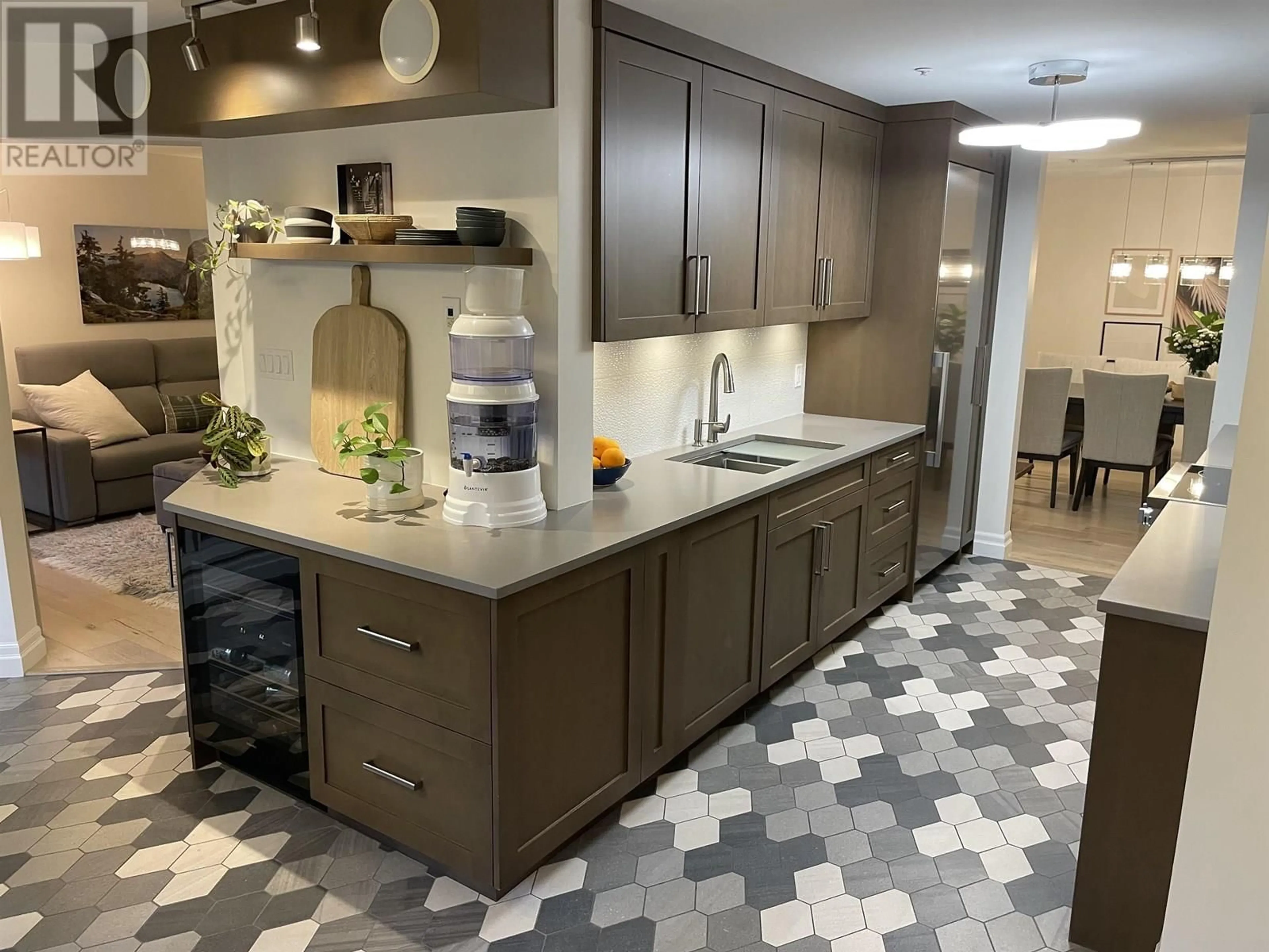 Open concept kitchen, ceramic/tile floor for 112 - 3690 BANFF COURT, North Vancouver British Columbia V7H2Y7