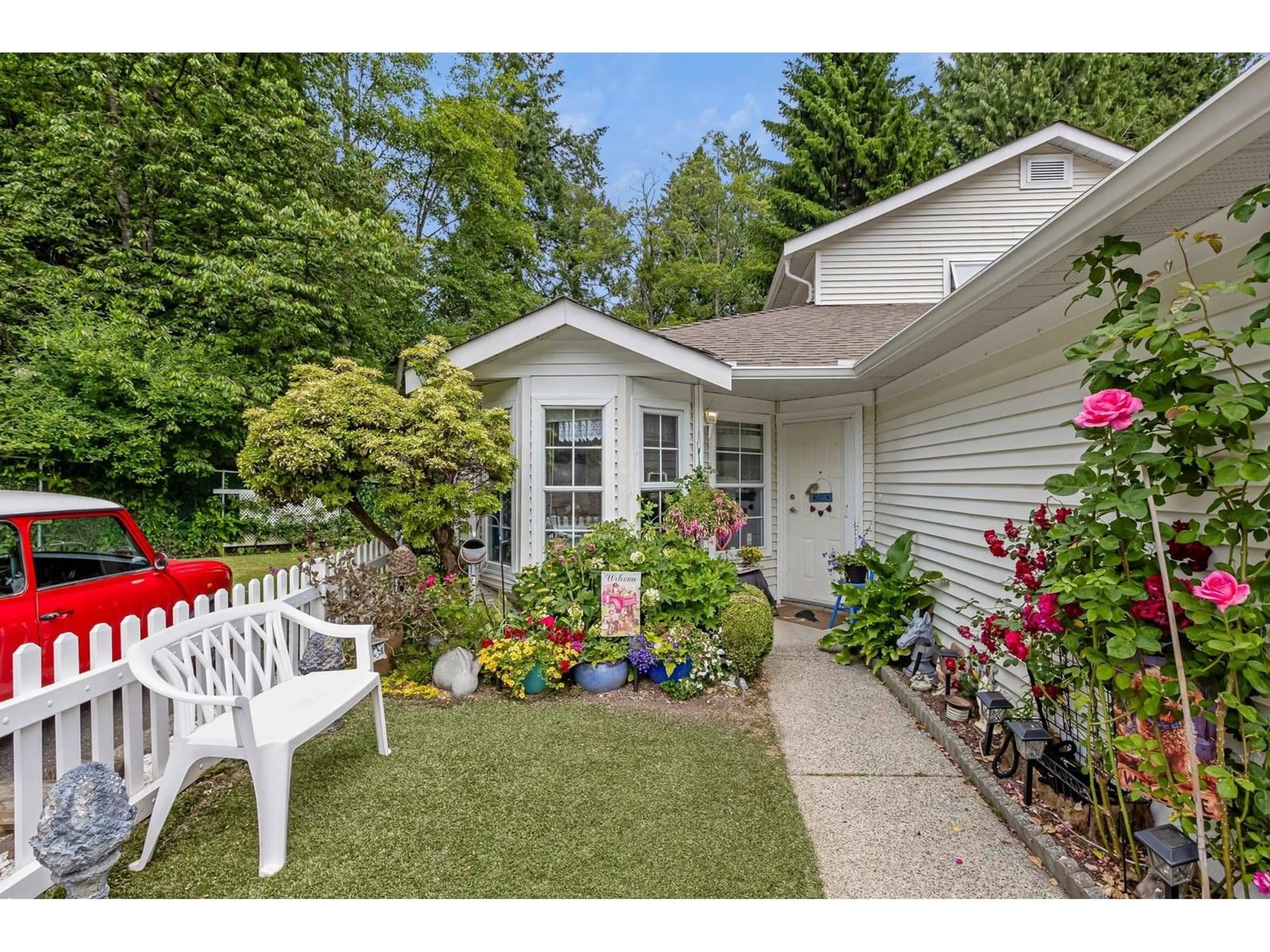 Home with vinyl exterior material, street for 54 - 6537 138, Surrey British Columbia V3W0C6