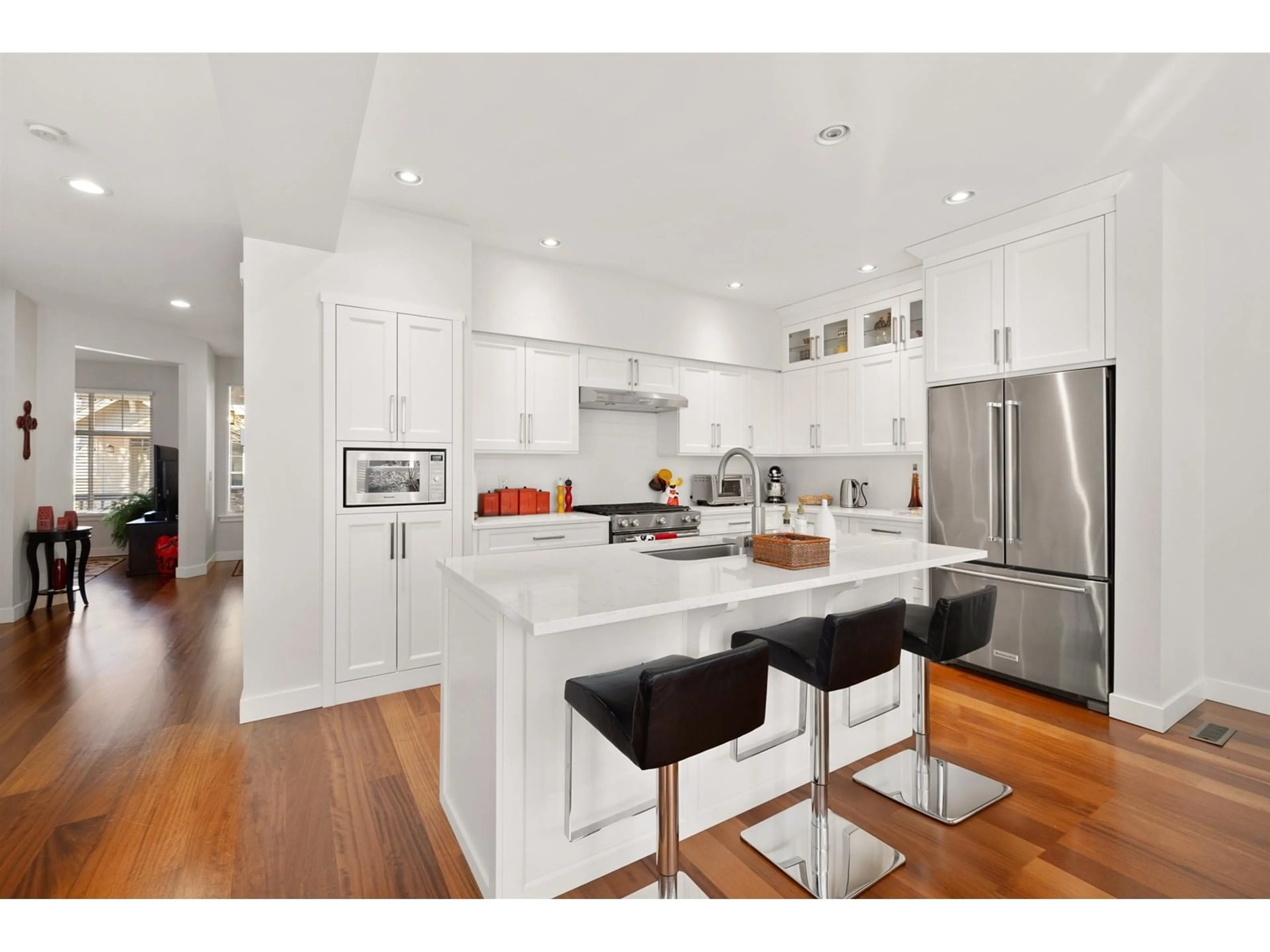 Open concept kitchen, wood/laminate floor for 39 - 15288 36, Surrey British Columbia V3Z0S6
