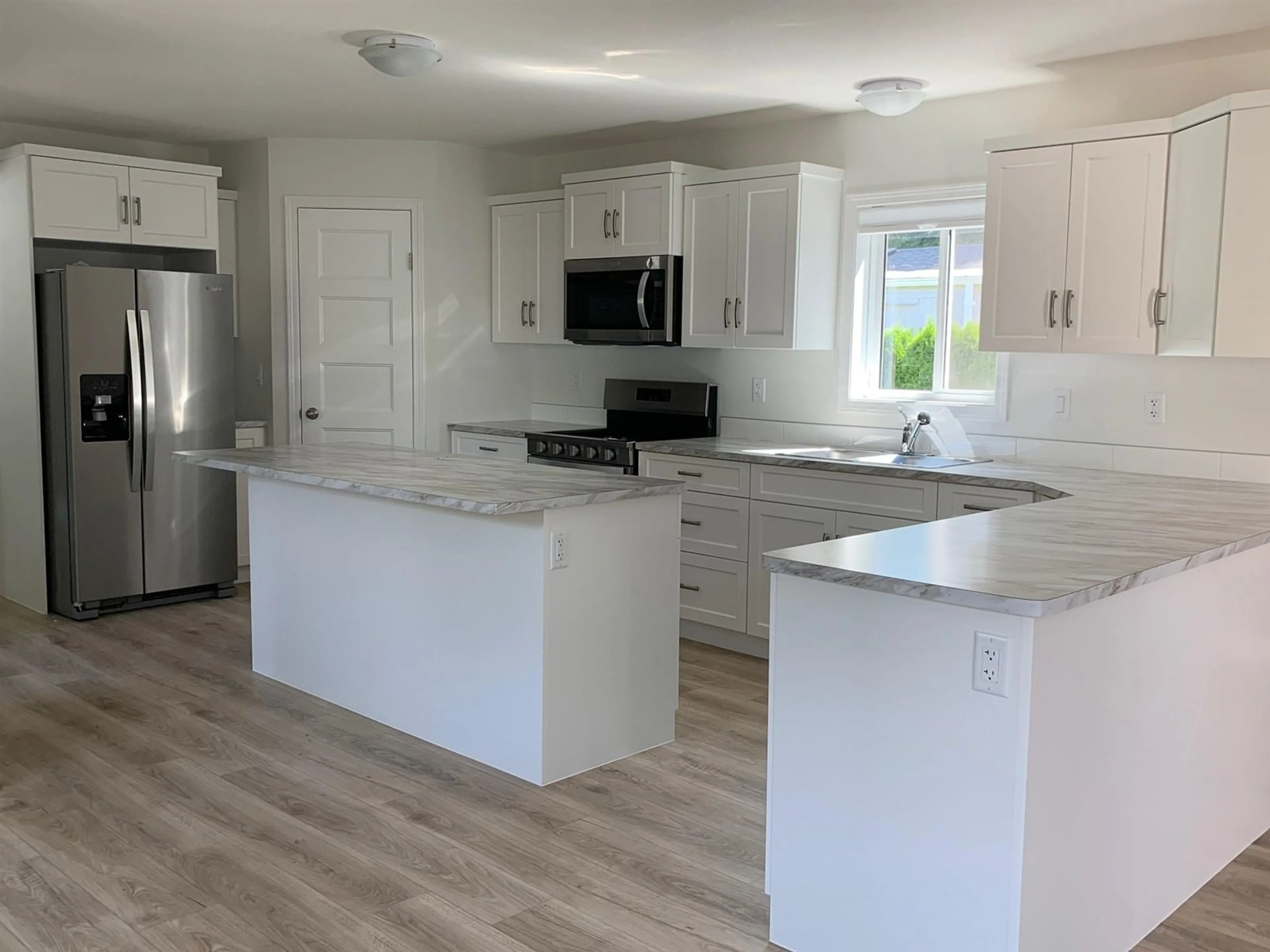 Open concept kitchen, ceramic/tile floor for 19 - 24330 FRASER, Langley British Columbia V2Z1N2