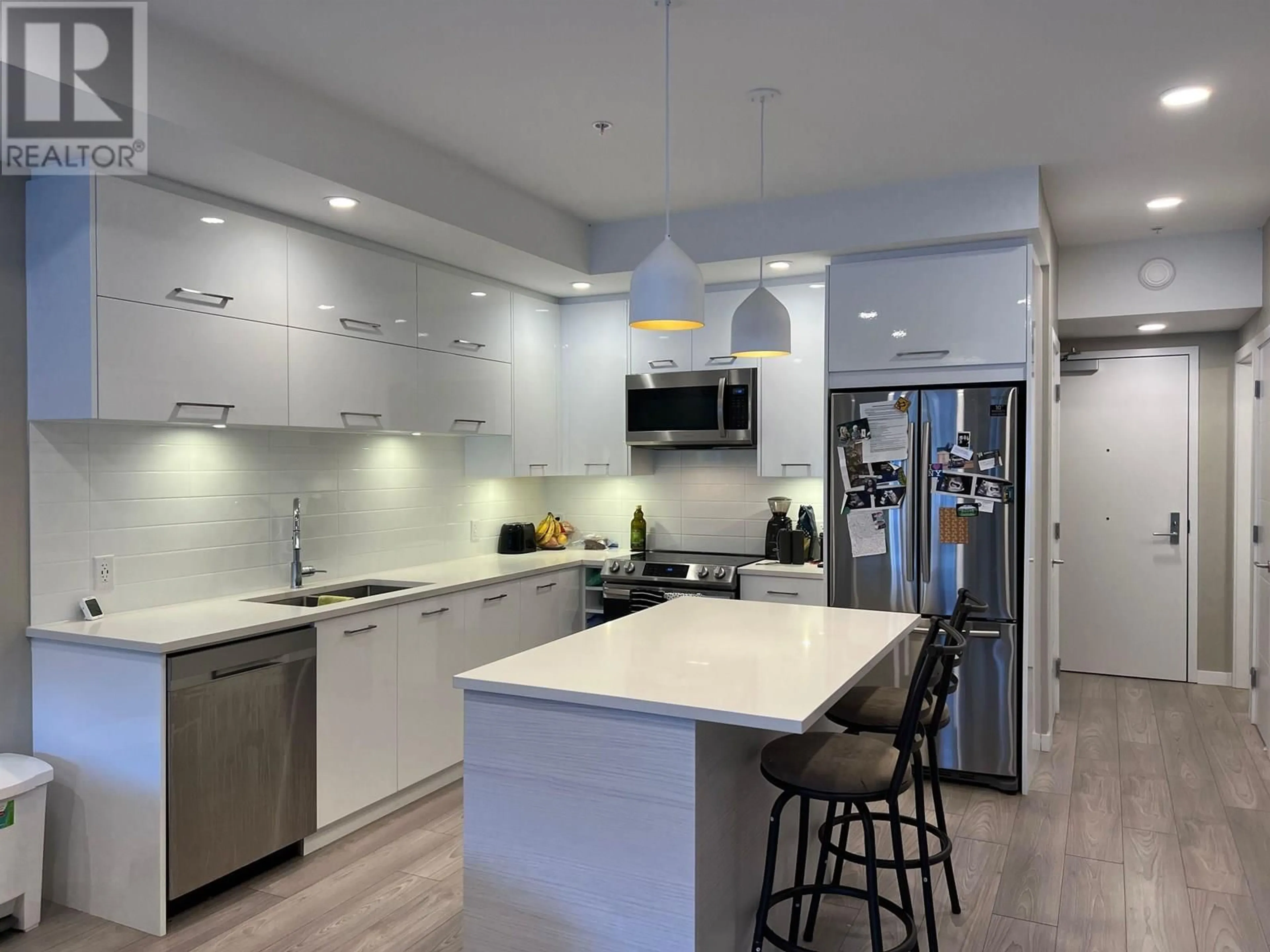 Contemporary kitchen, ceramic/tile floor for 310 - 38033 SECOND AVENUE, Squamish British Columbia V8B0C4