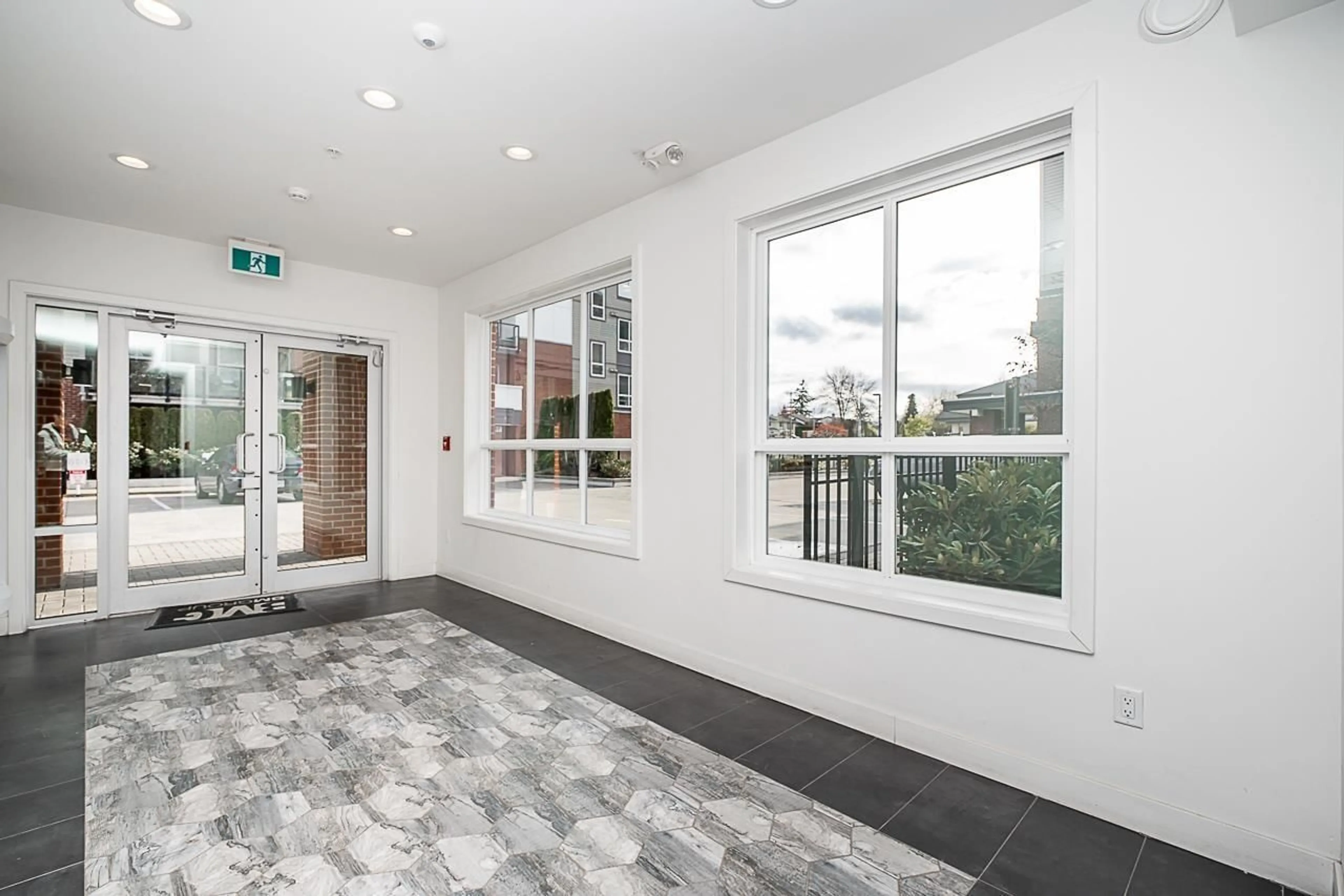 Indoor foyer for 202 - 6438 195A, Surrey British Columbia V4N6R5