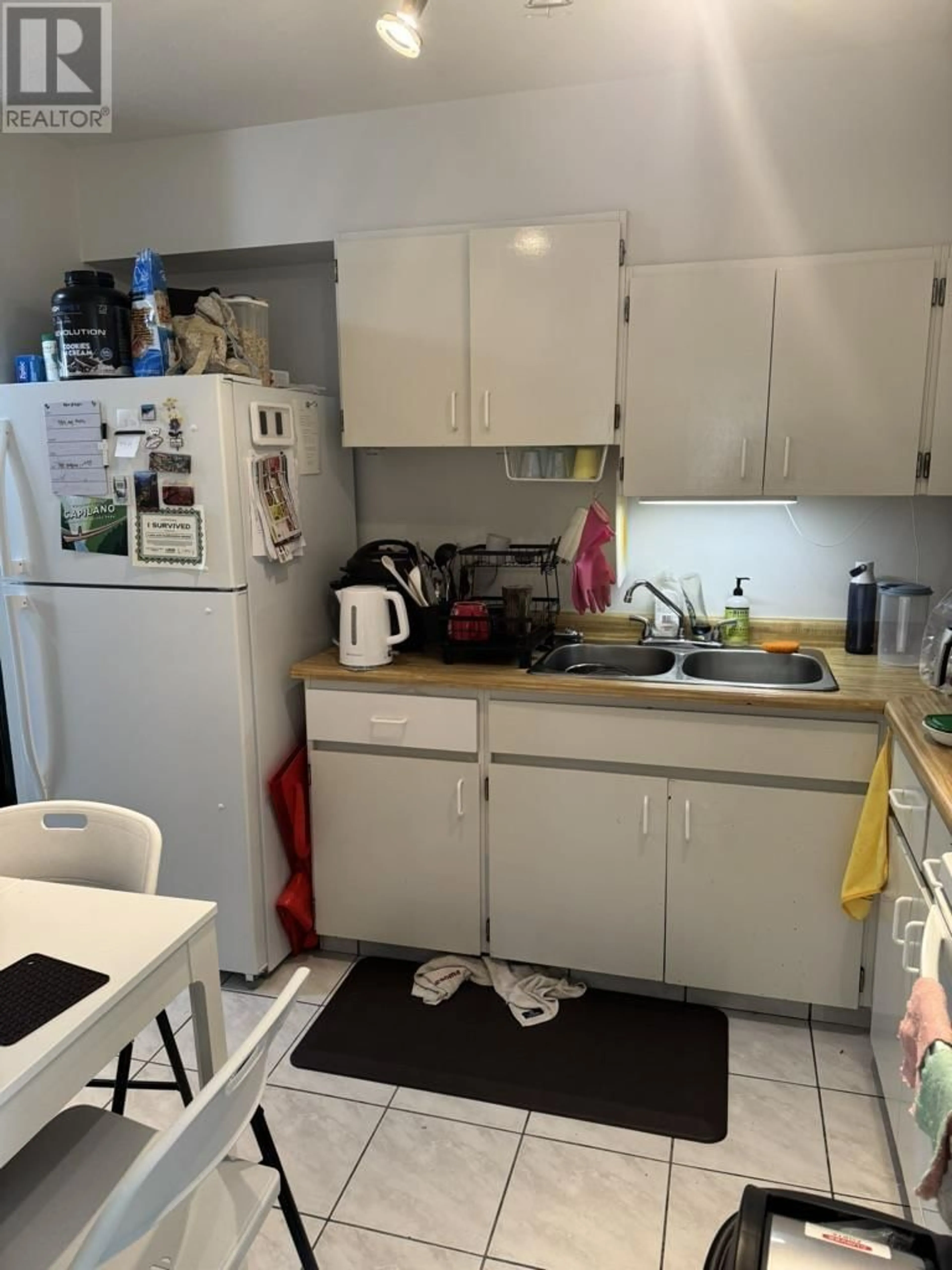 Standard kitchen, floor is not visible for 203 - 3755 BARTLETT COURT, Burnaby British Columbia V3J7G7