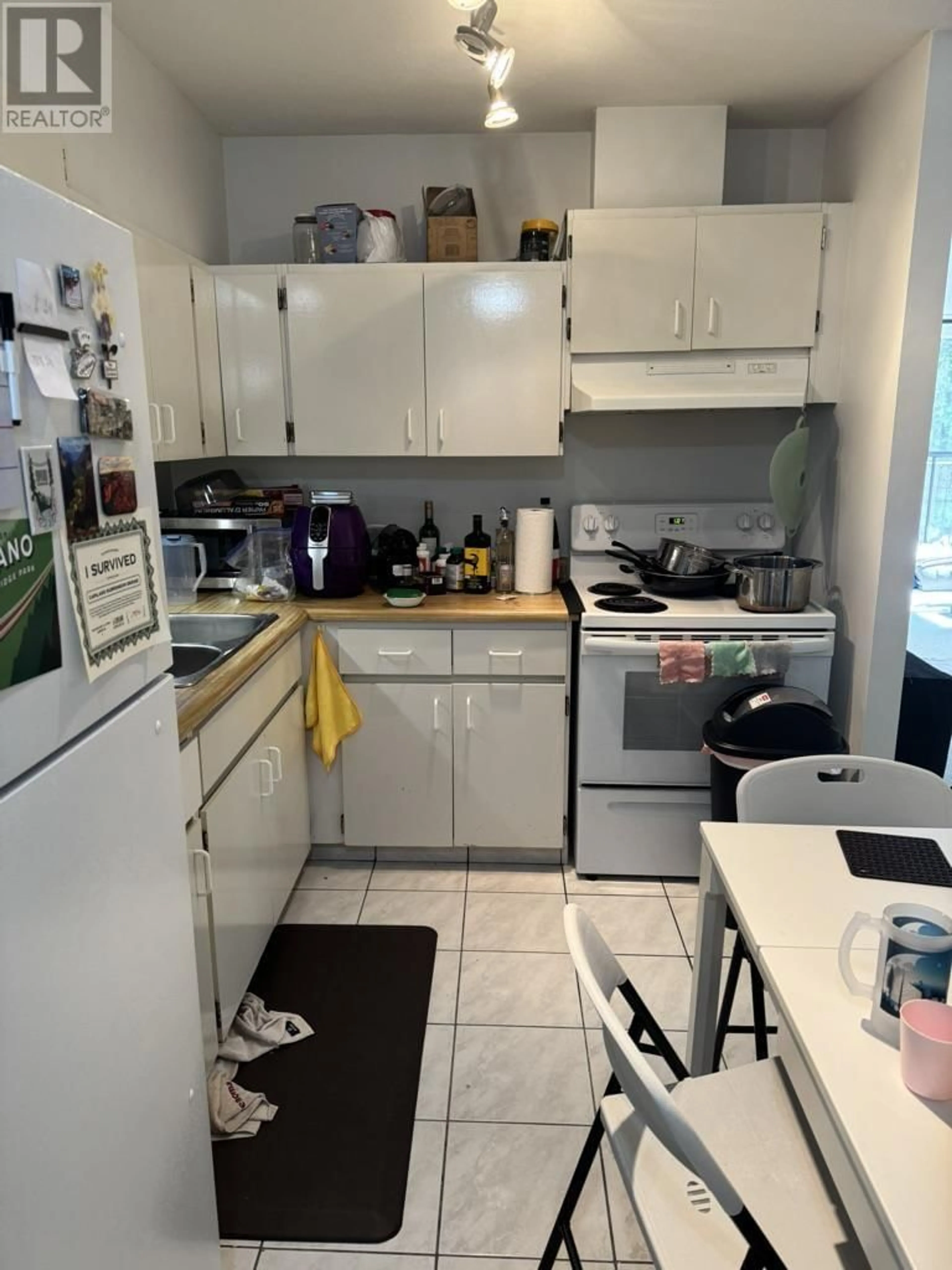 Standard kitchen, unknown for 203 - 3755 BARTLETT COURT, Burnaby British Columbia V3J7G7