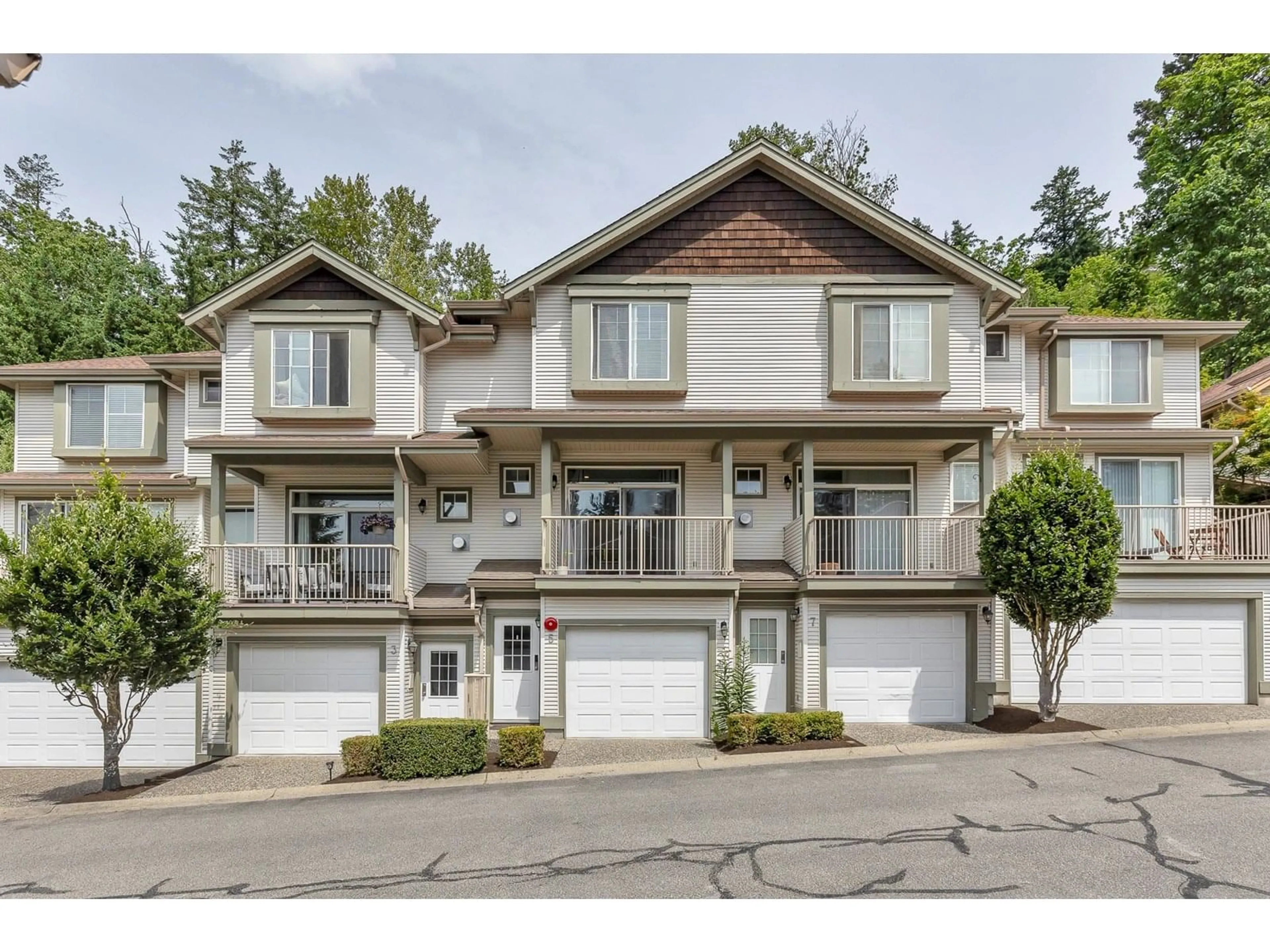 Home with vinyl exterior material, street for 5 - 35287 OLD YALE, Abbotsford British Columbia V3G8H5