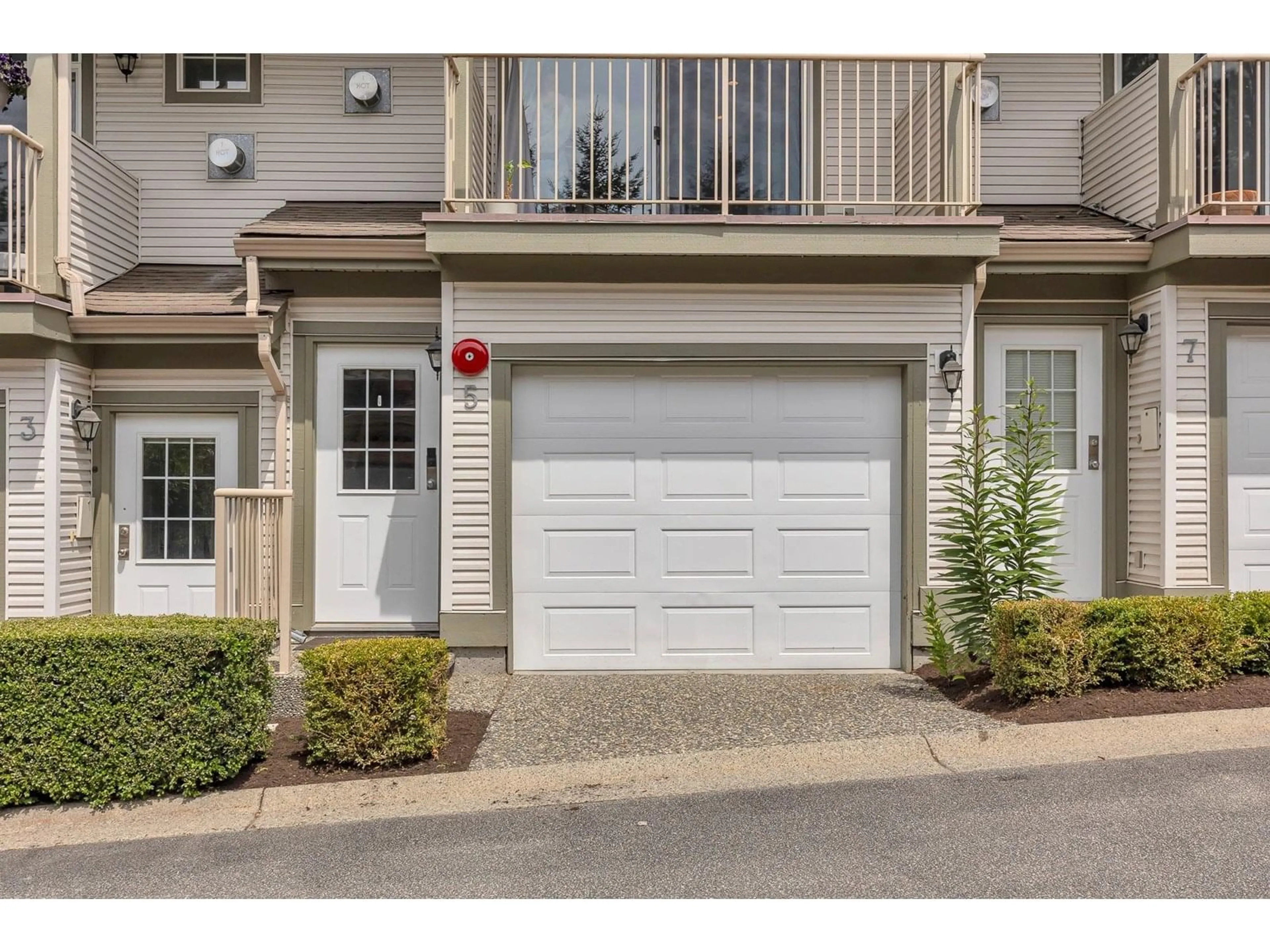 Indoor garage for 5 - 35287 OLD YALE, Abbotsford British Columbia V3G8H5
