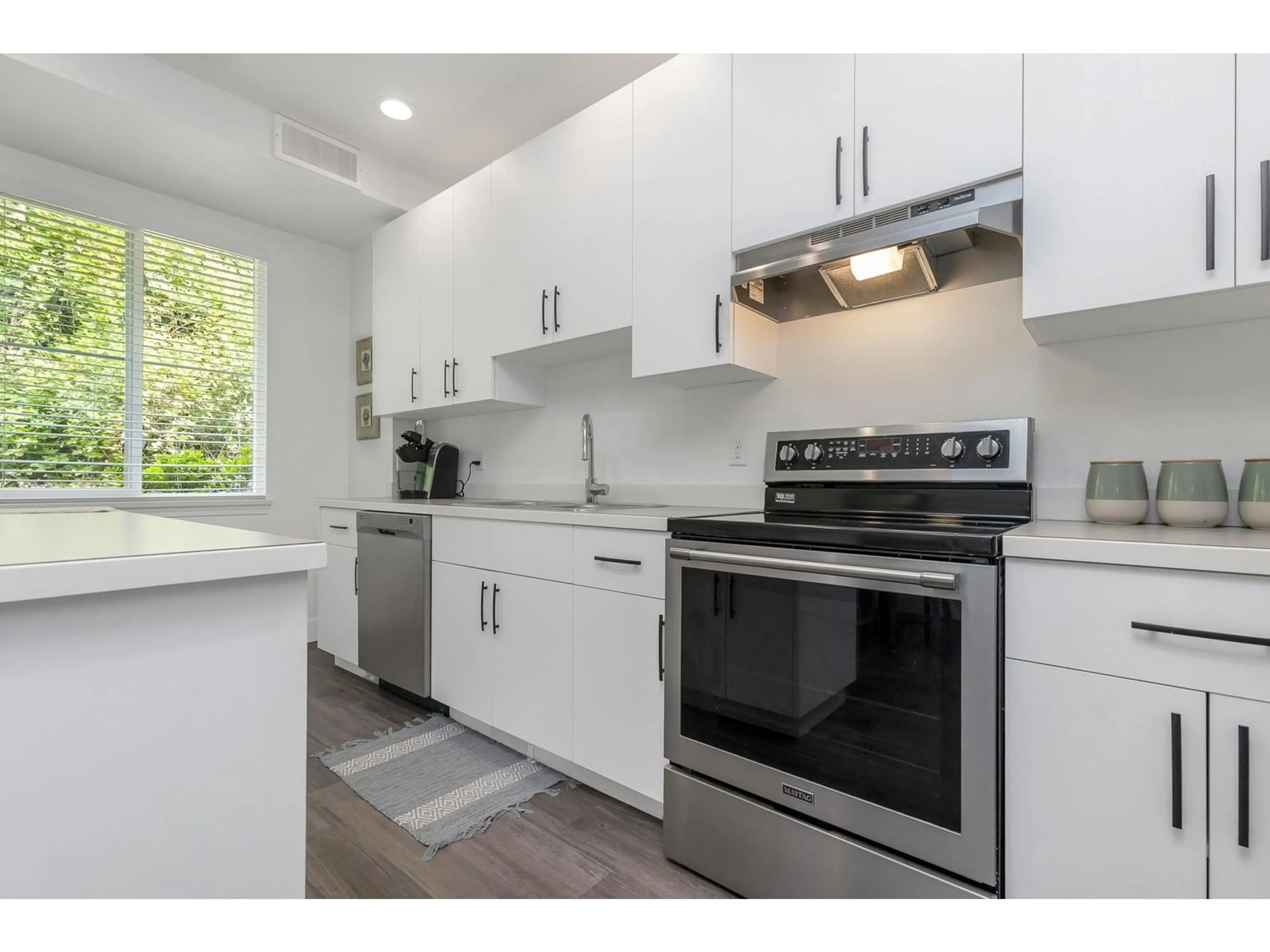 Standard kitchen, unknown for 5 - 35287 OLD YALE, Abbotsford British Columbia V3G8H5