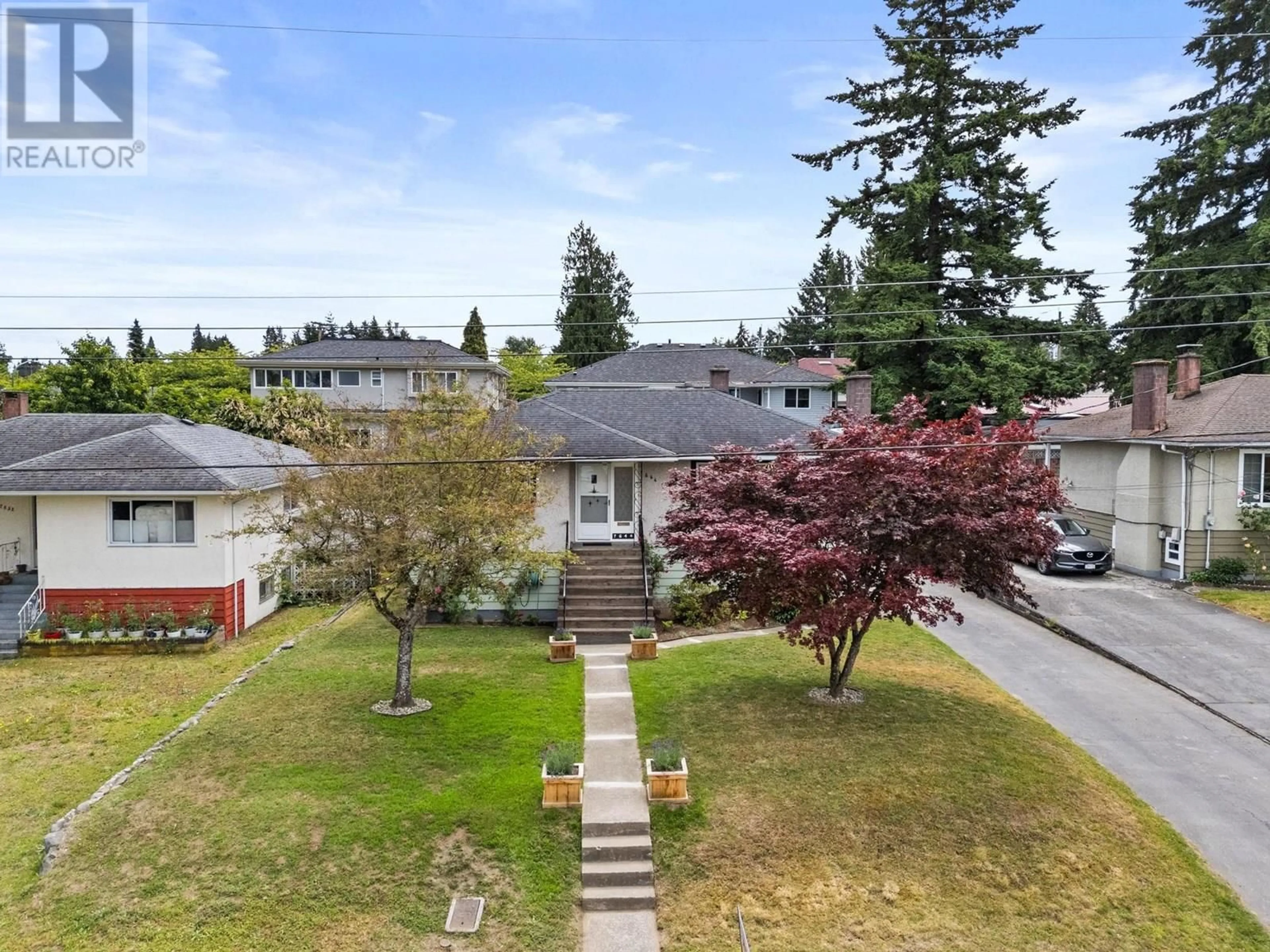 A pic from outside/outdoor area/front of a property/back of a property/a pic from drone, street for 7644 FORMBY STREET, Burnaby British Columbia V5E2G2