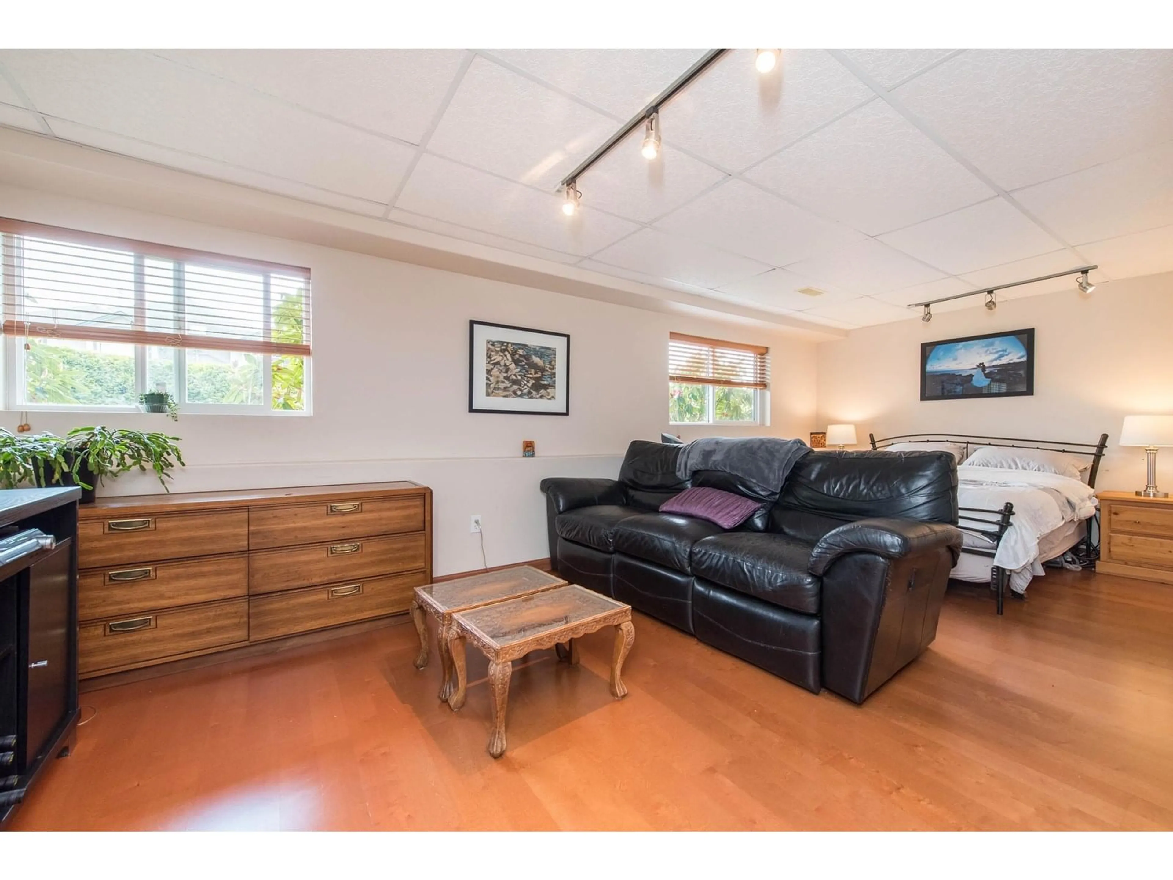Living room with furniture, wood/laminate floor for 7978 WEATHERHEAD, Mission British Columbia V2V7B4