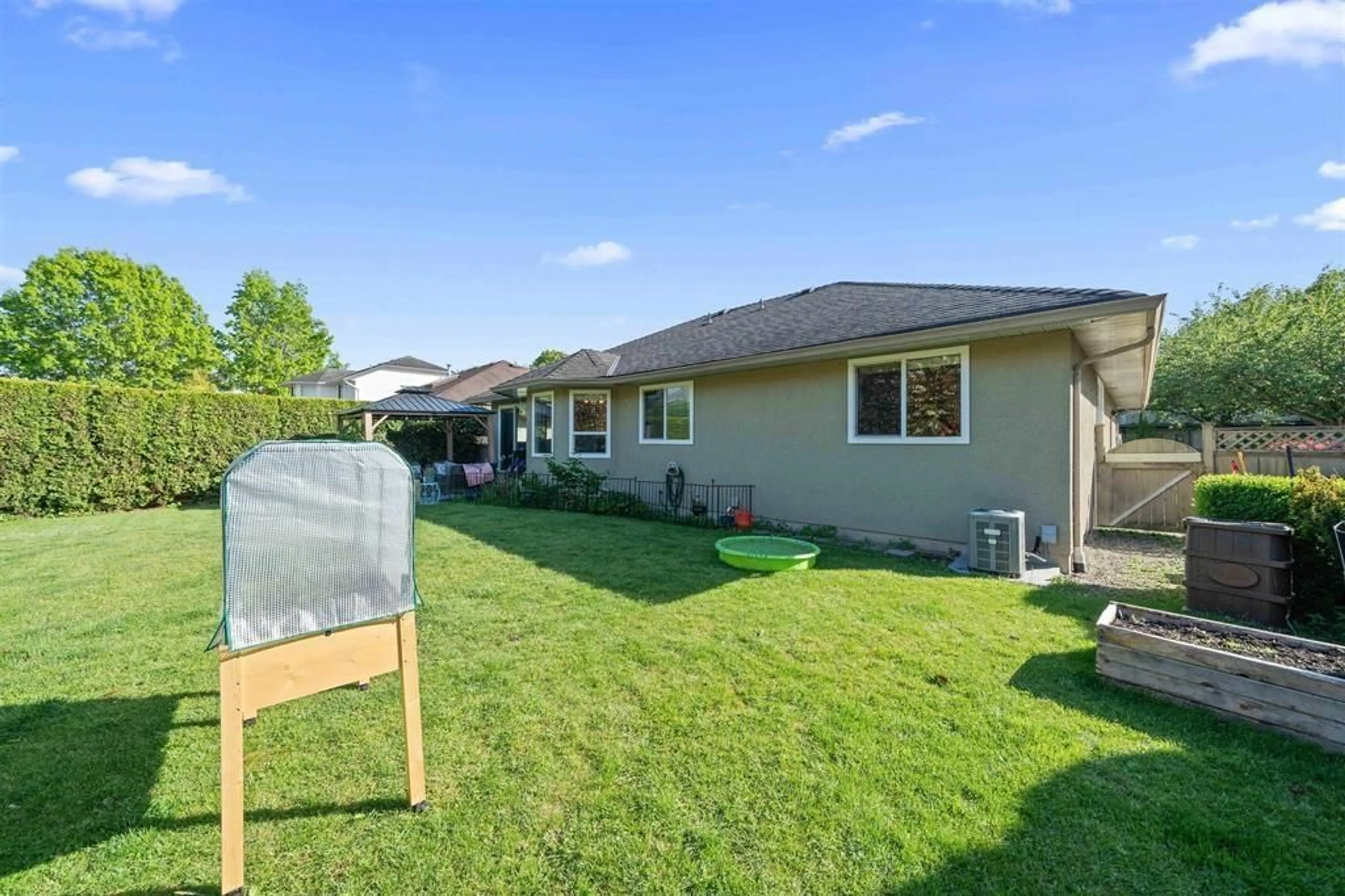 Patio, unknown for 22109 OLD YALE, Langley British Columbia V2Z1A3