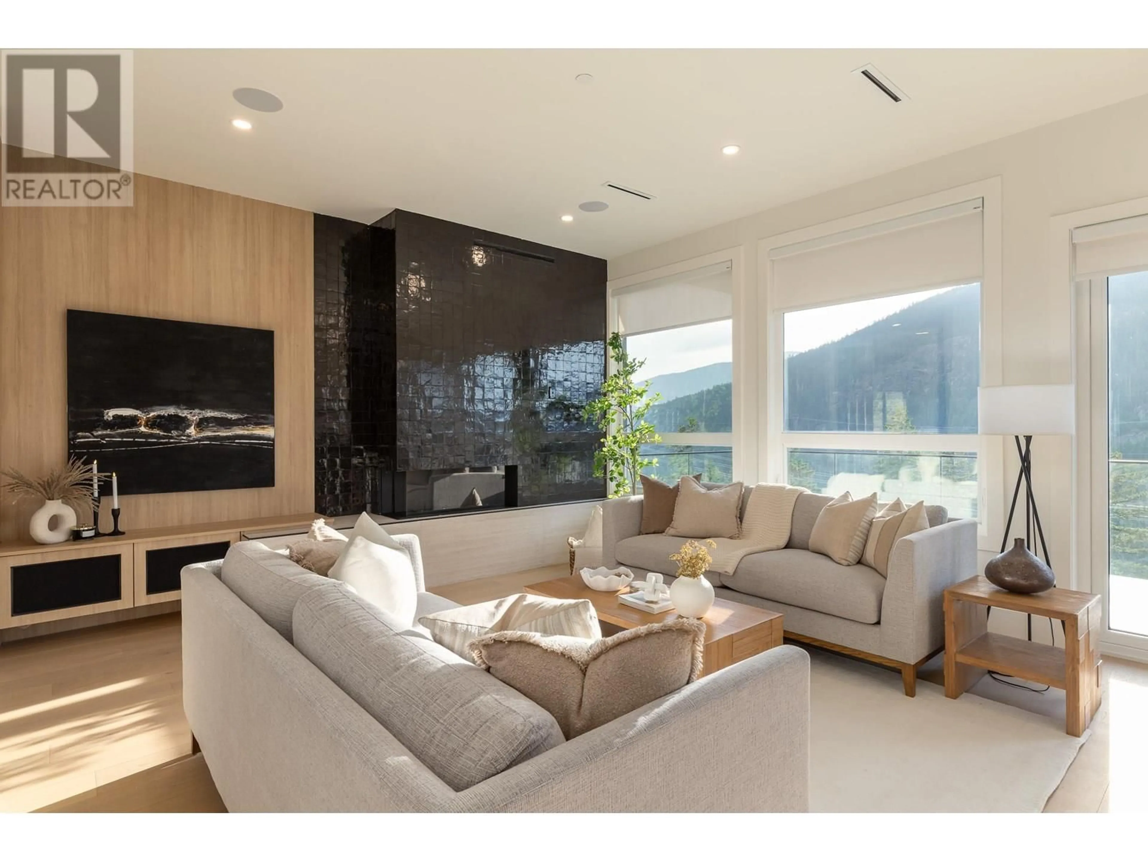 Living room with furniture, unknown for 9361 WEDGEMOUNT PLATEAU DRIVE, Whistler British Columbia V8E1M1