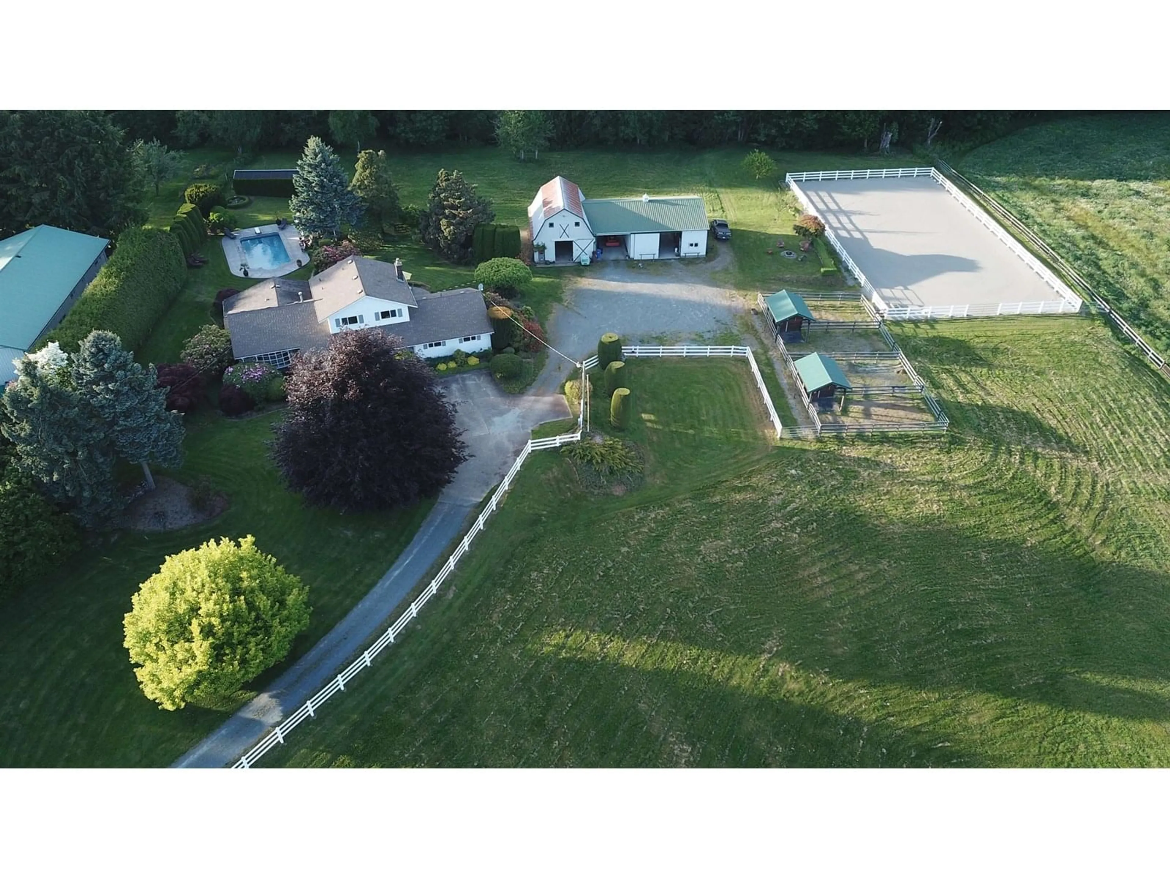 A pic from outside/outdoor area/front of a property/back of a property/a pic from drone, unknown for 29903 GLENGARRY, Abbotsford British Columbia V4X1Z7