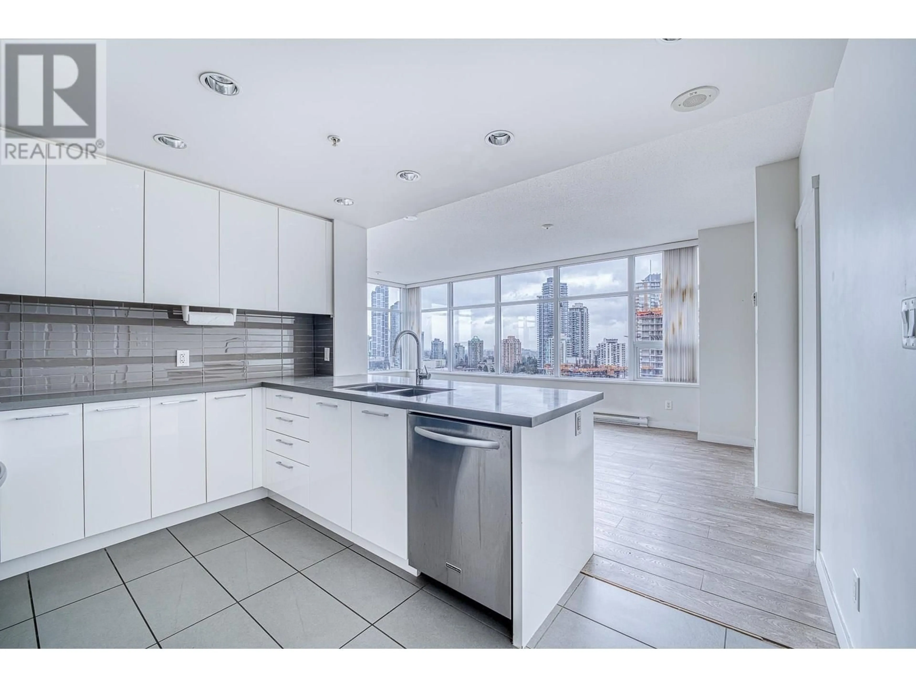 Open concept kitchen, unknown for 1802 - 4880 BENNETT STREET, Burnaby British Columbia V5H0C1