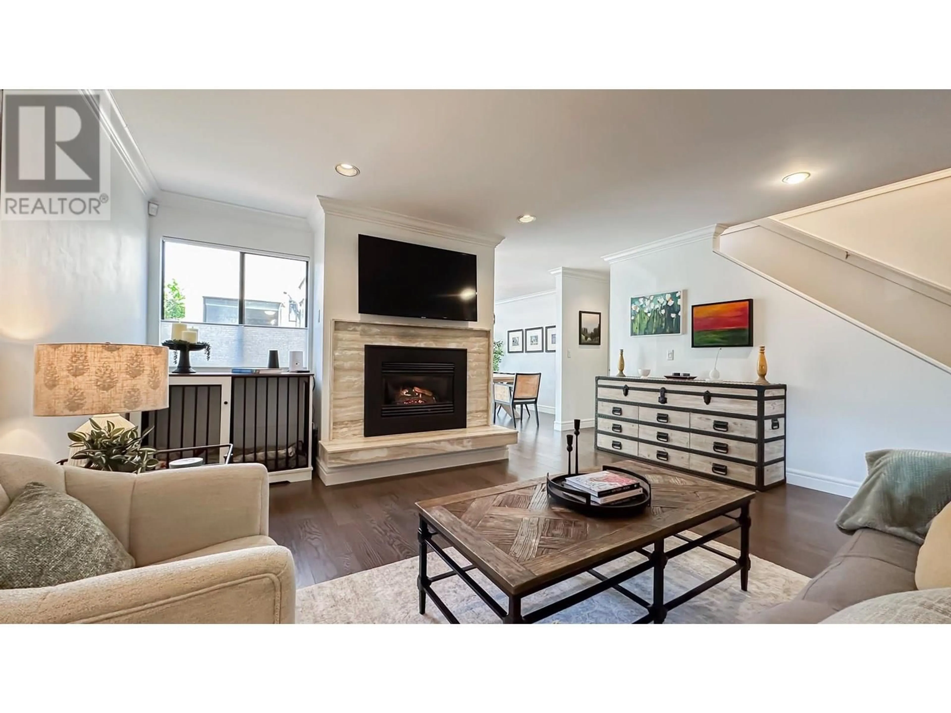 Living room with furniture, unknown for 1 - 226 10 STREET, North Vancouver British Columbia V7L2E1