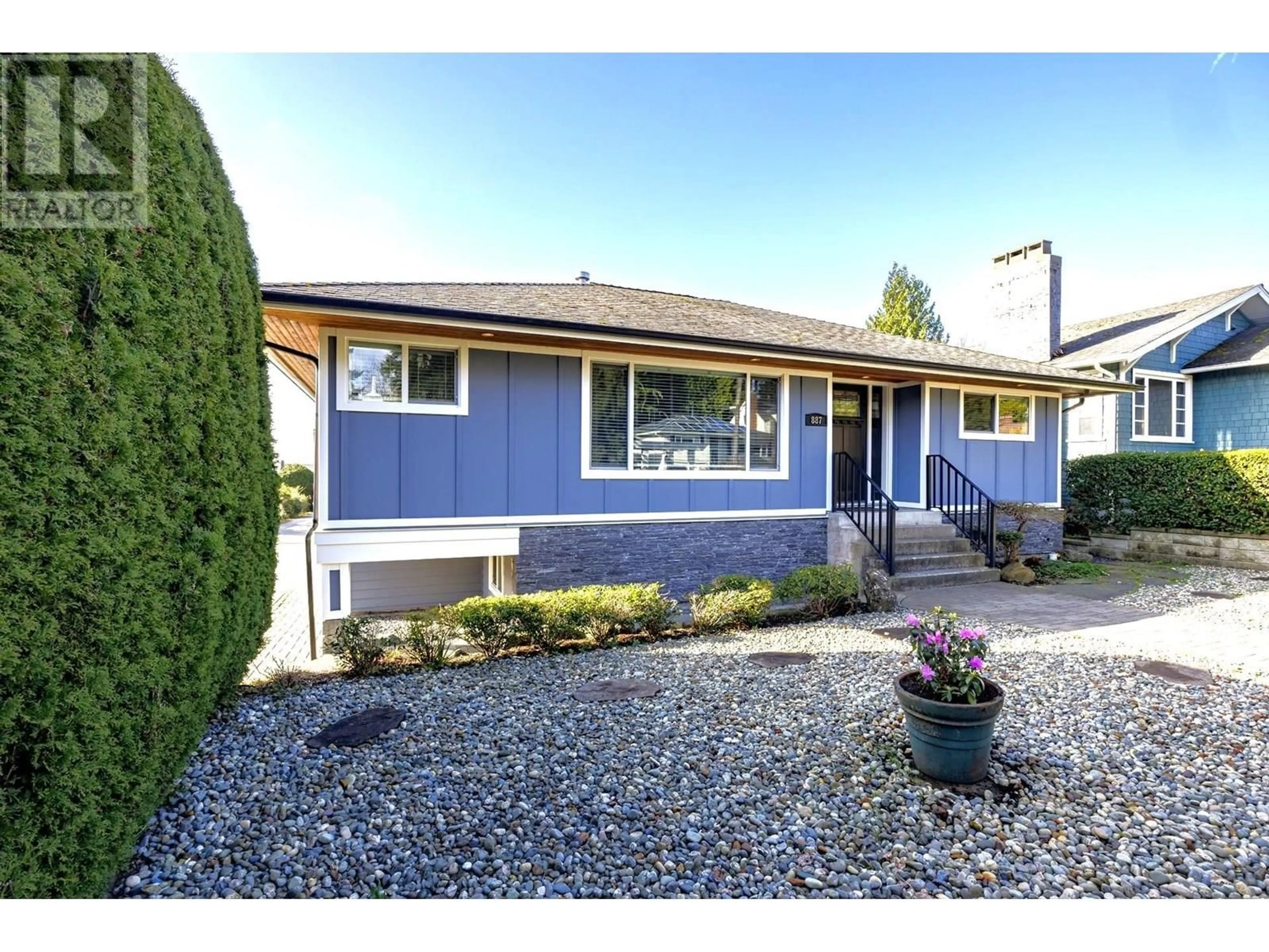 Home with vinyl exterior material, street for 887 17TH STREET, North Vancouver British Columbia V7L2X2