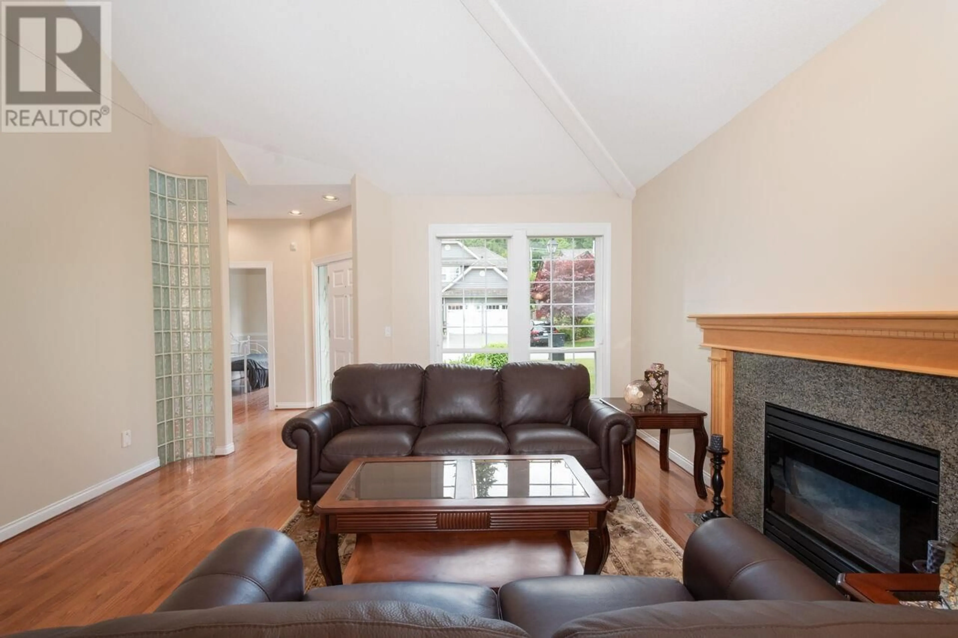 Living room with furniture, wood/laminate floor for 1273 ELDON ROAD, North Vancouver British Columbia V7R1T5