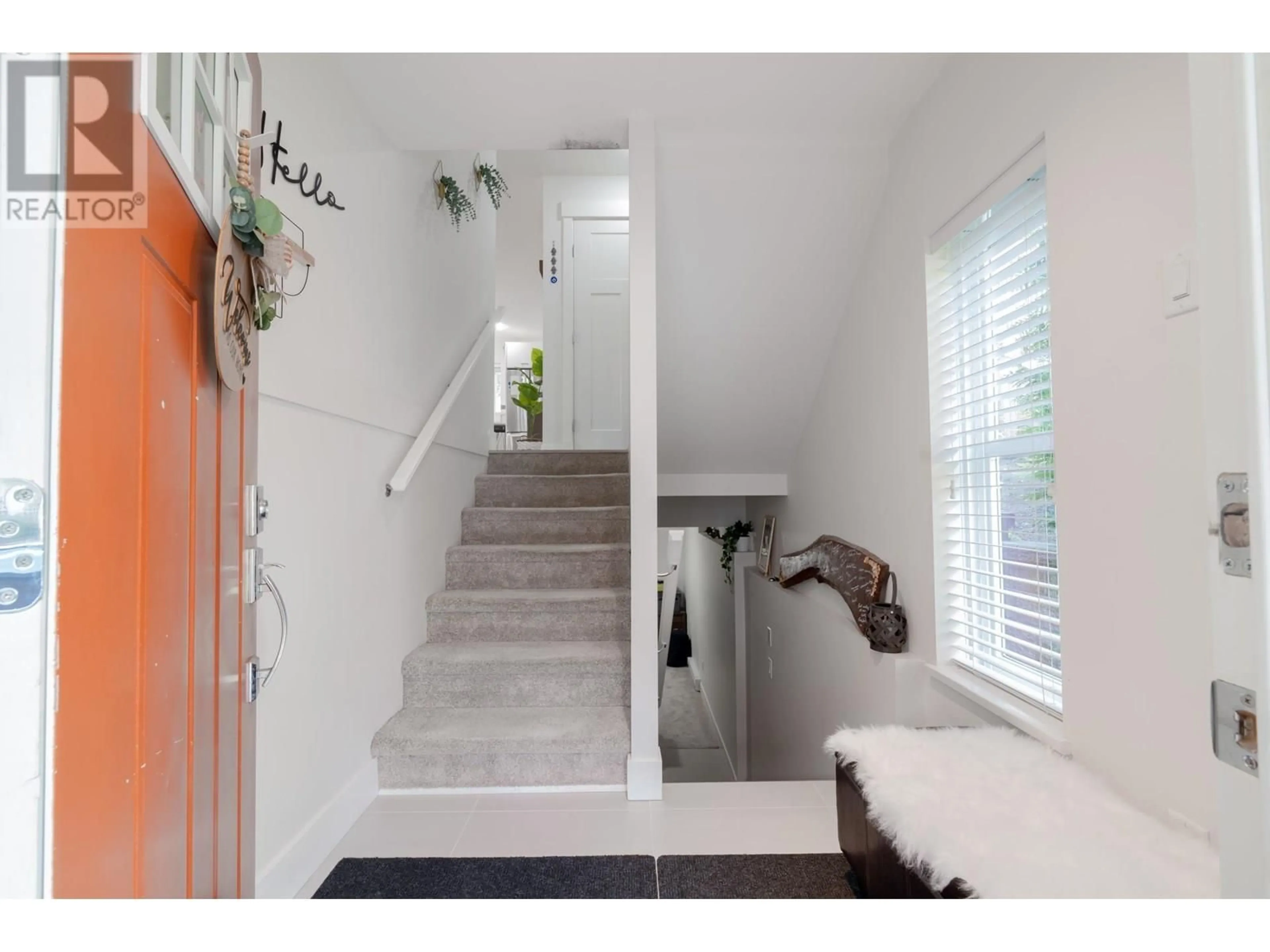 Indoor entryway for 11 - 23651 132 AVENUE, Maple Ridge British Columbia V4R0E9