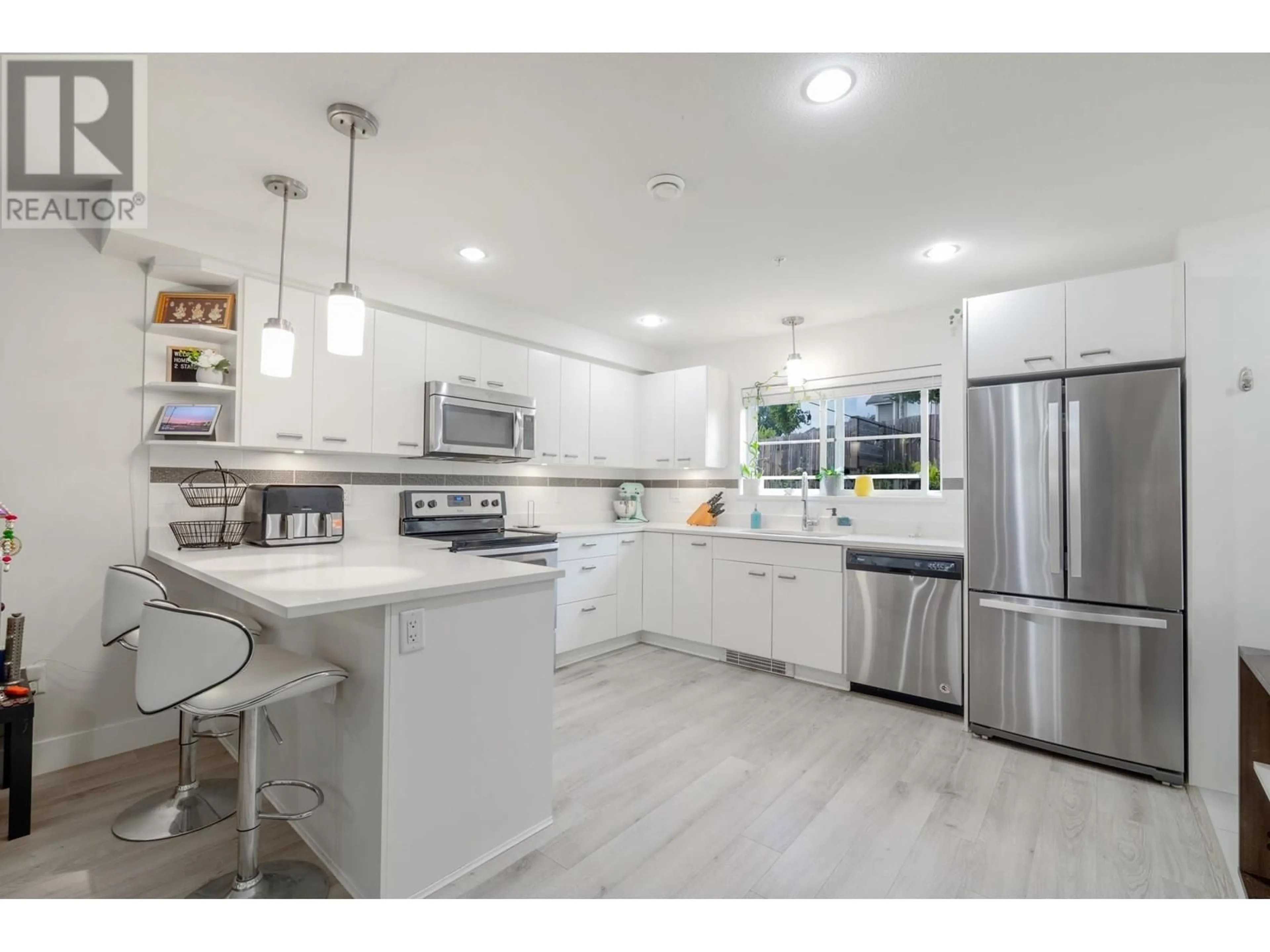 Open concept kitchen, unknown for 11 - 23651 132 AVENUE, Maple Ridge British Columbia V4R0E9
