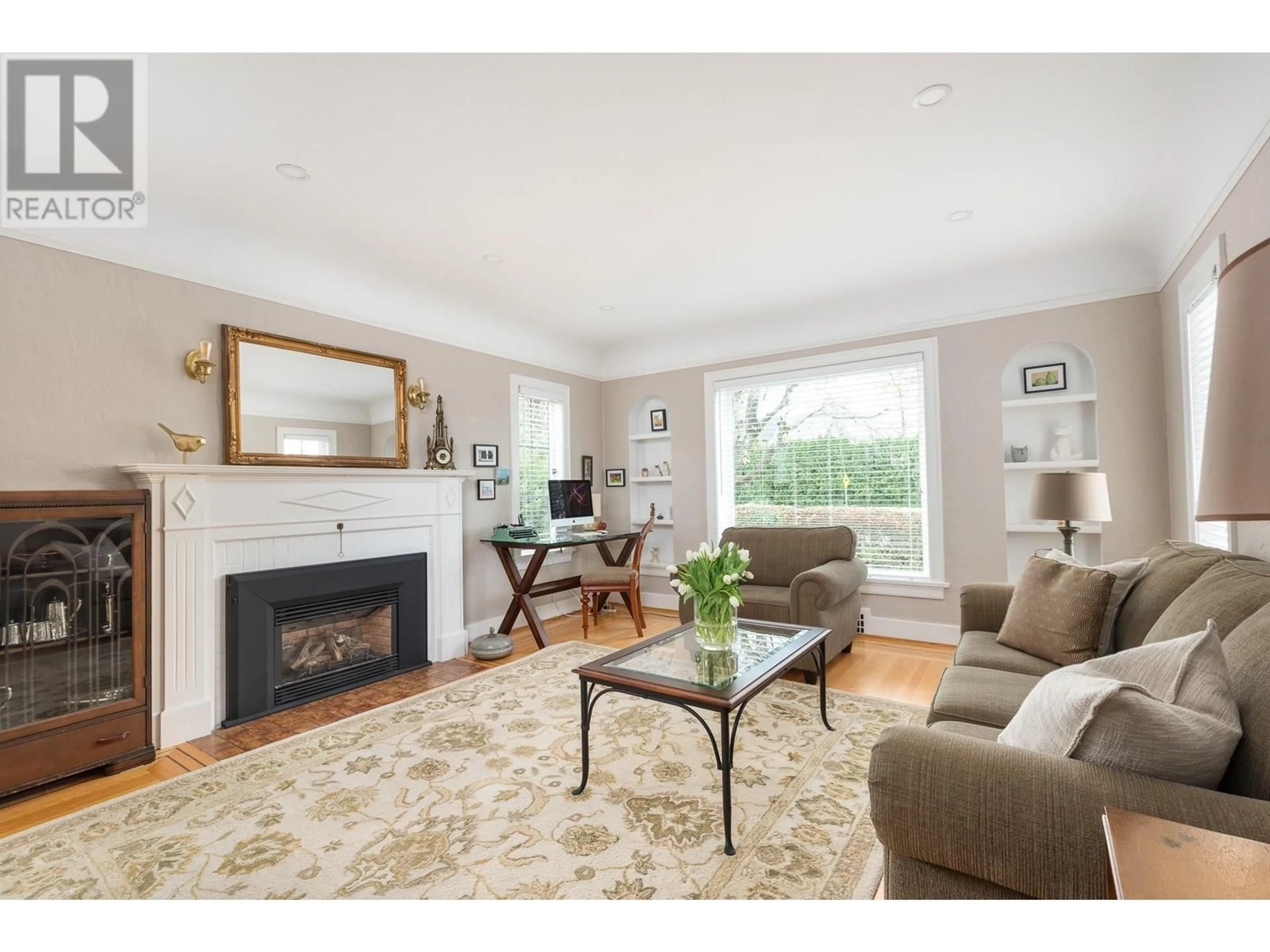 Living room with furniture, wood/laminate floor for 438 4TH STREET, New Westminster British Columbia V3L2V4