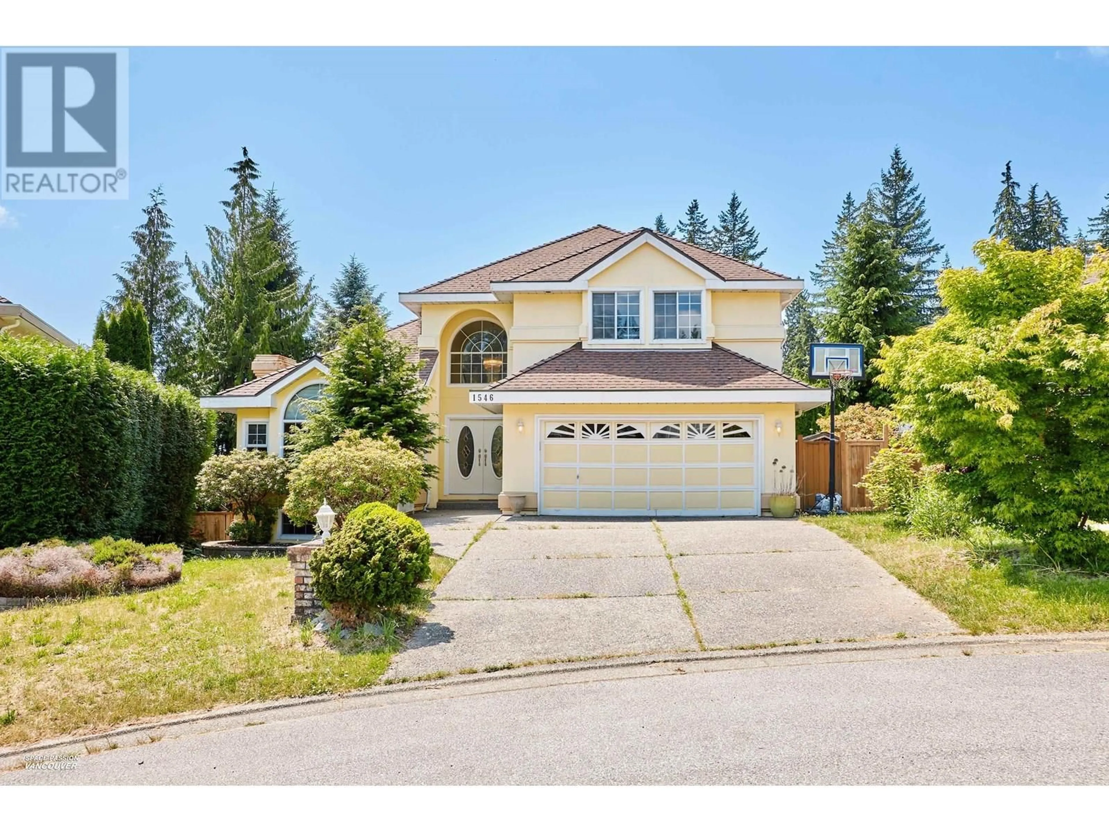 Home with vinyl exterior material, street for 1546 BIGLEAF COURT, Coquitlam British Columbia V3E2V8