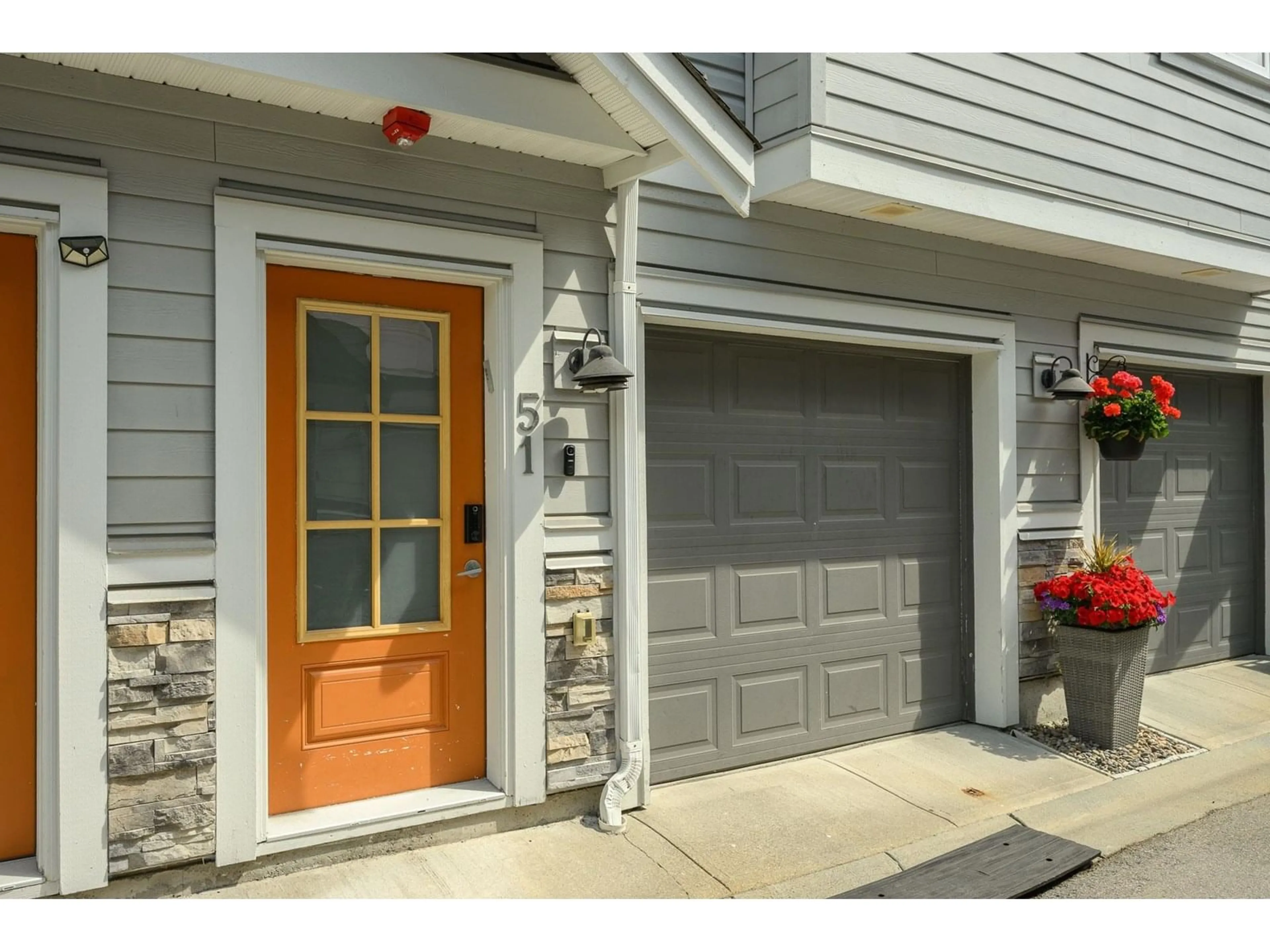 Indoor entryway for 51 - 20860 76, Langley British Columbia V2Y0S8