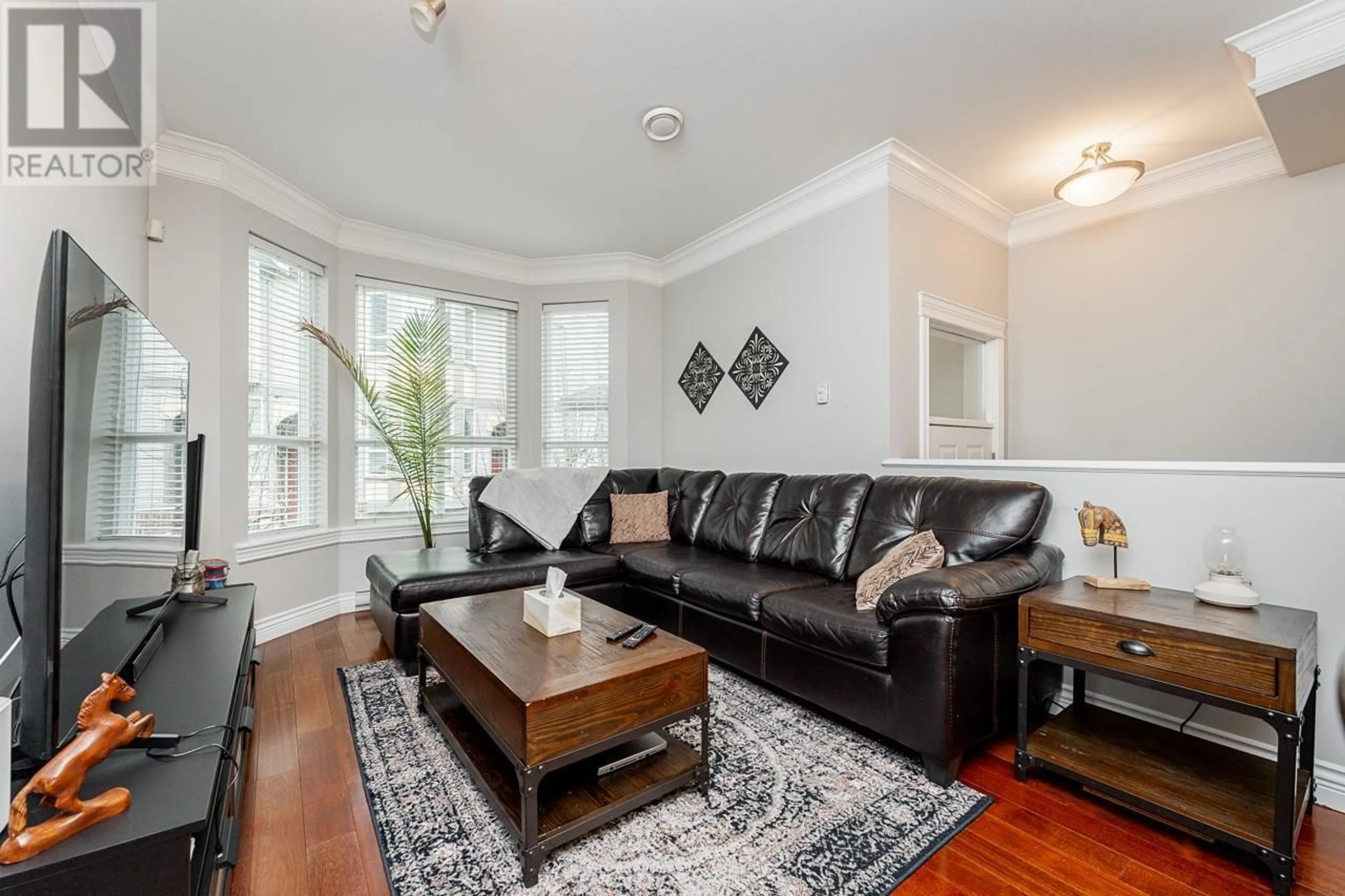 Living room with furniture, wood/laminate floor for 11 - 9051 BLUNDELL ROAD, Richmond British Columbia V6Y1K4