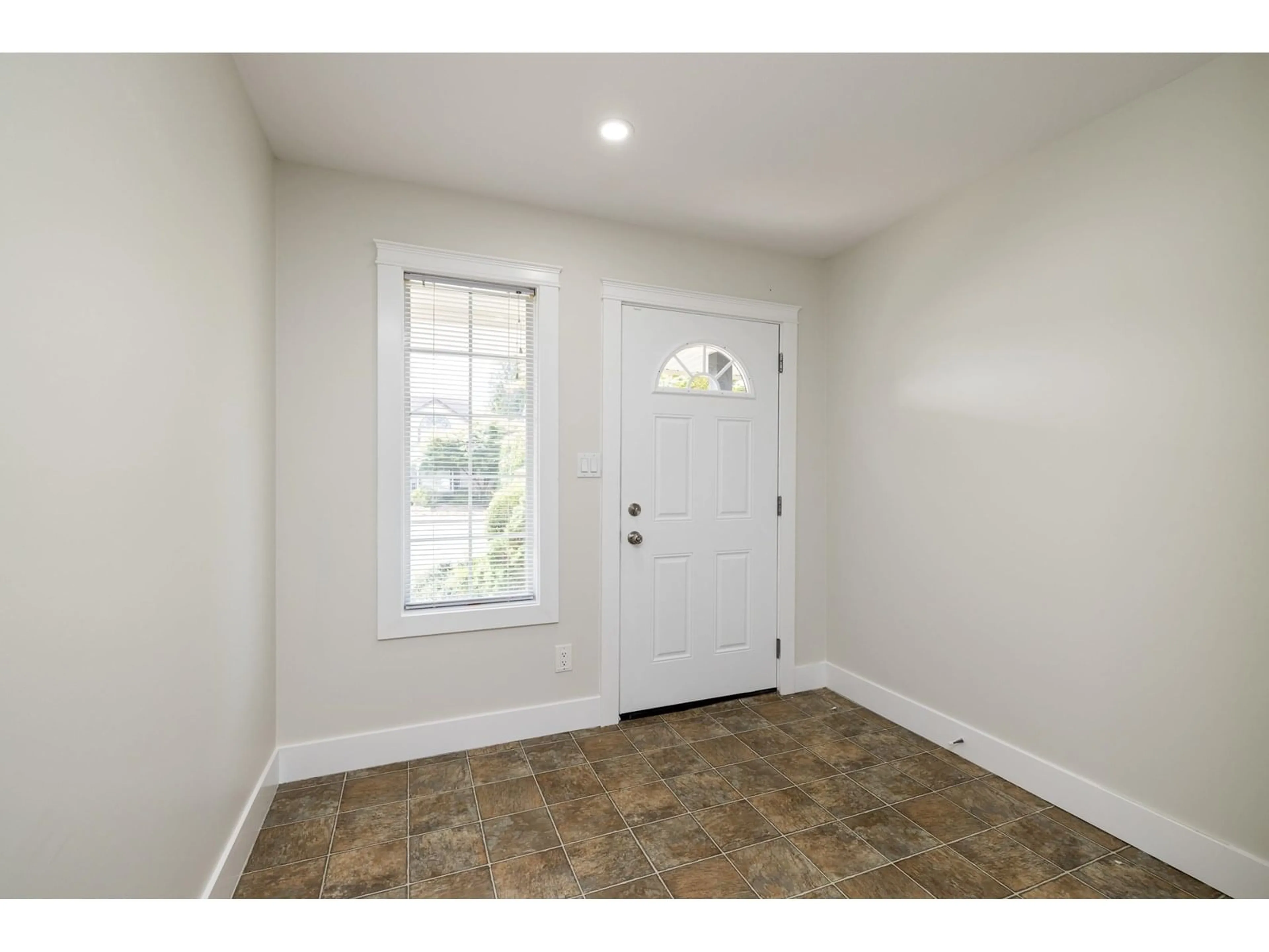 Indoor entryway for 8475 CADE BARR, Mission British Columbia V2V7K4