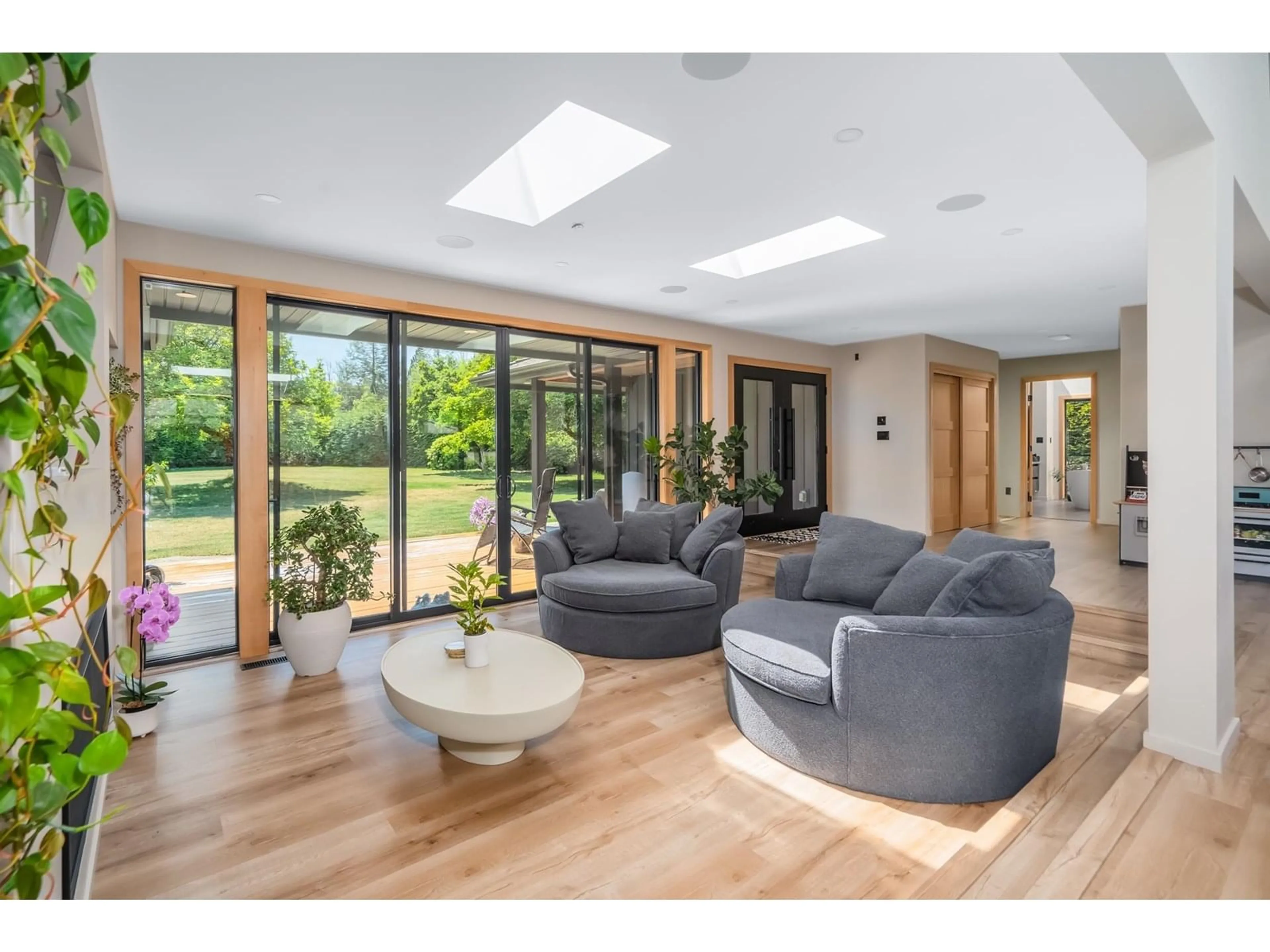 Living room with furniture, unknown for 24937 ROBERTSON, Langley British Columbia V4W1W7